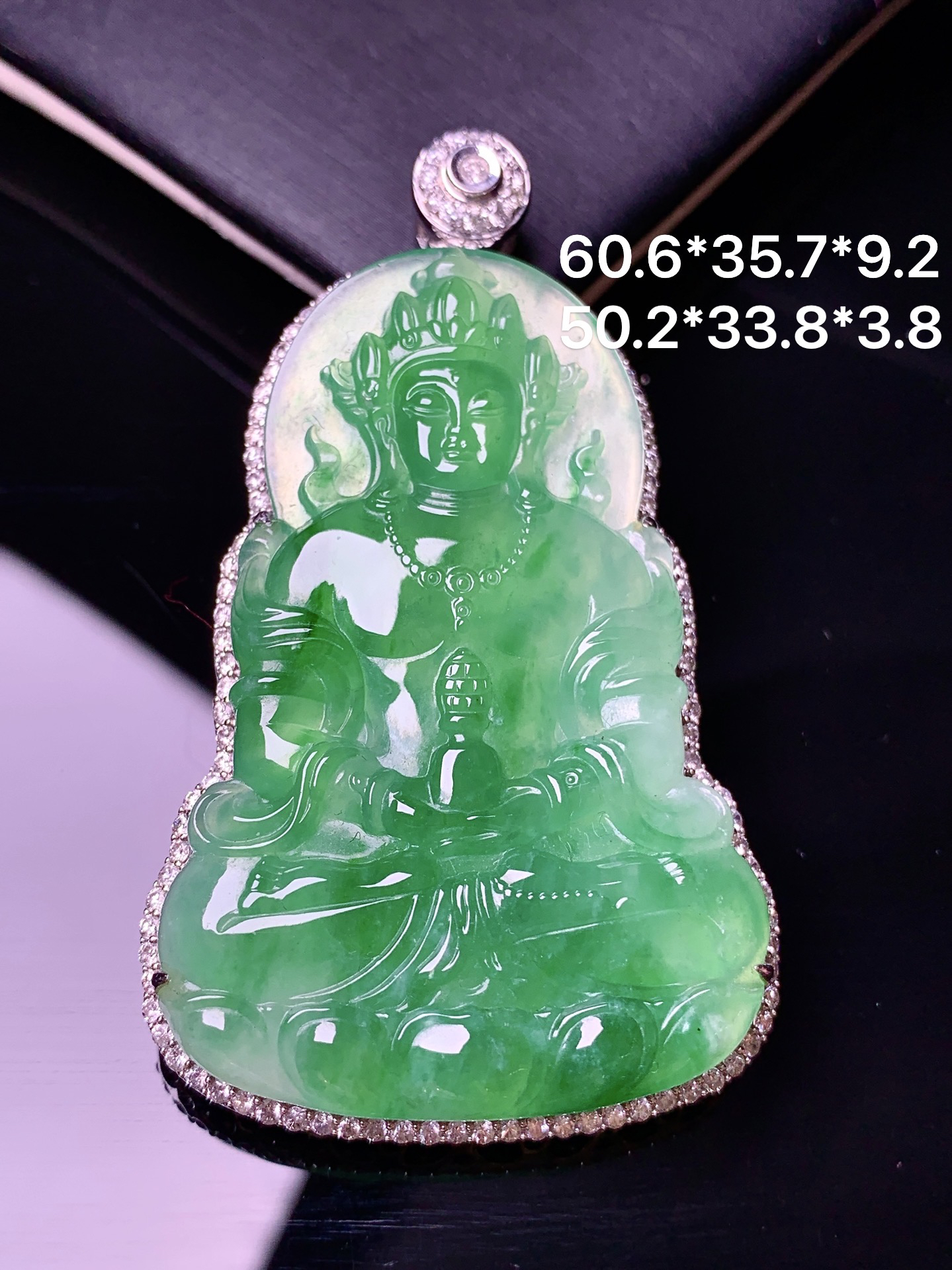 18k金钻镶嵌翠绿度母观音吊坠 玉质细腻 色泽艳丽 整体尺寸60.6*35.7*9.2t3