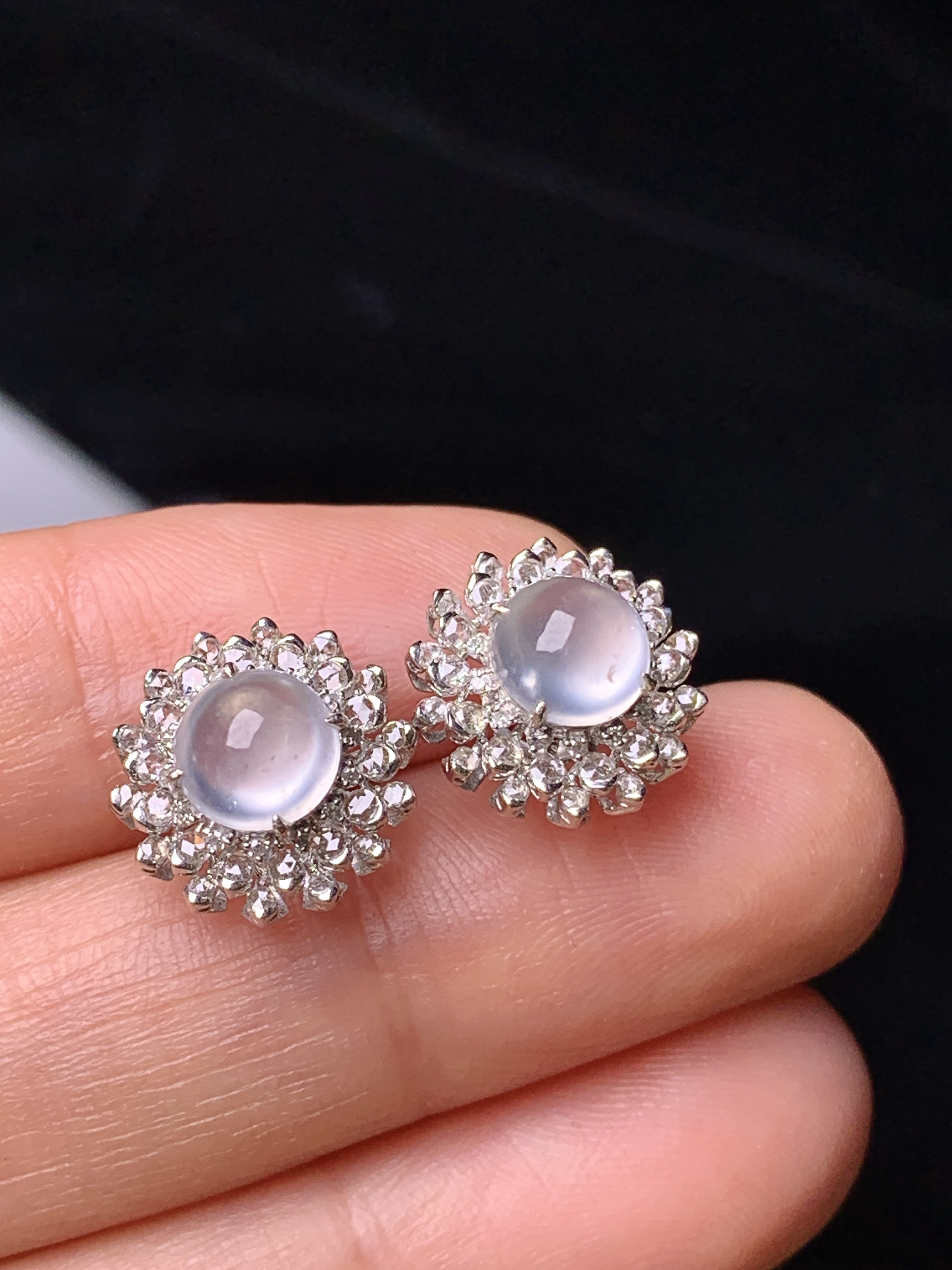 18k金钻镶嵌冰种蛋面耳钉 玉质细腻 色泽艳丽 整体尺寸12*7.5 T1