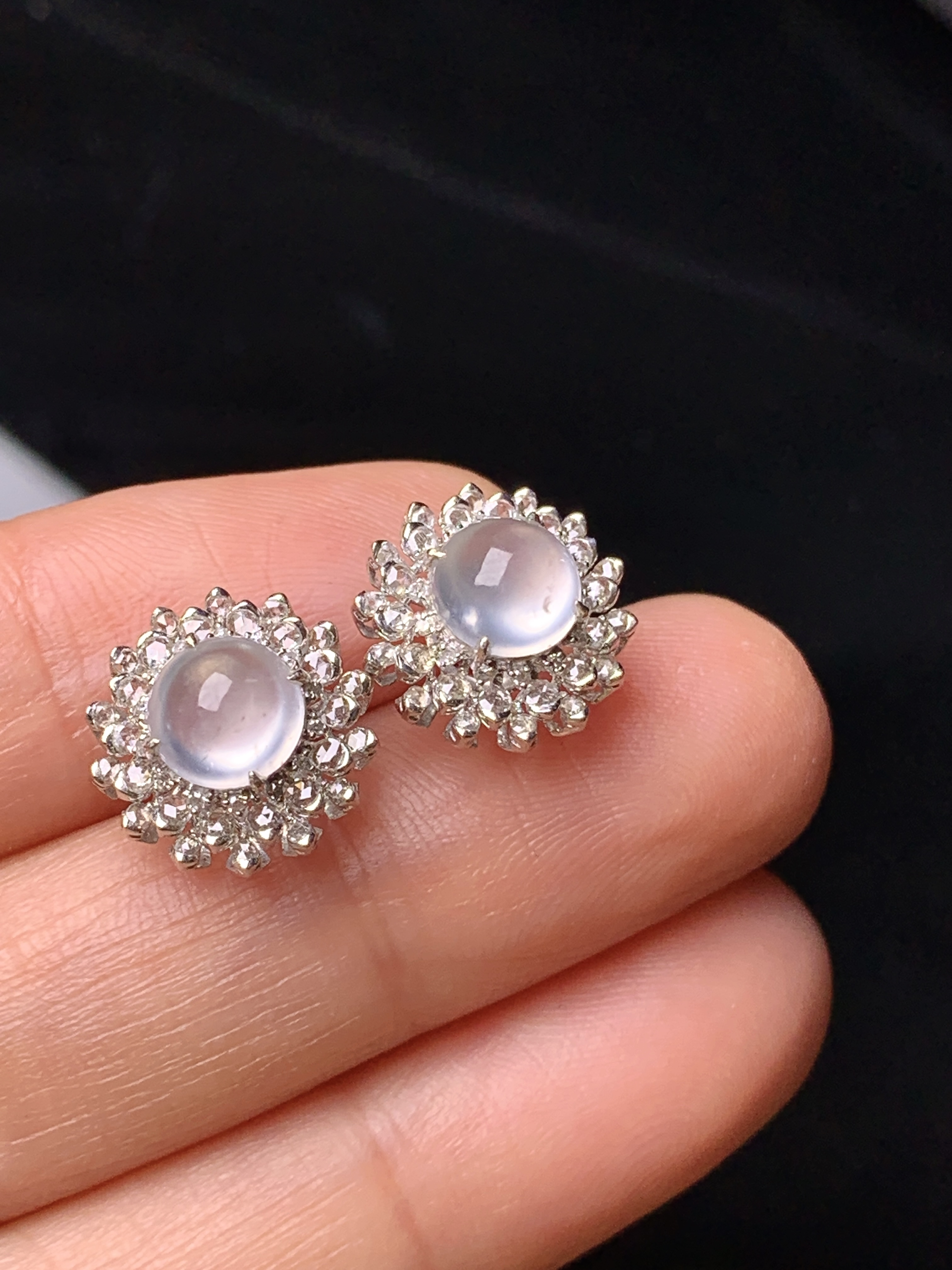 18k金钻镶嵌冰种蛋面耳钉 玉质细腻 色泽艳丽 整体尺寸12*7.5 T1