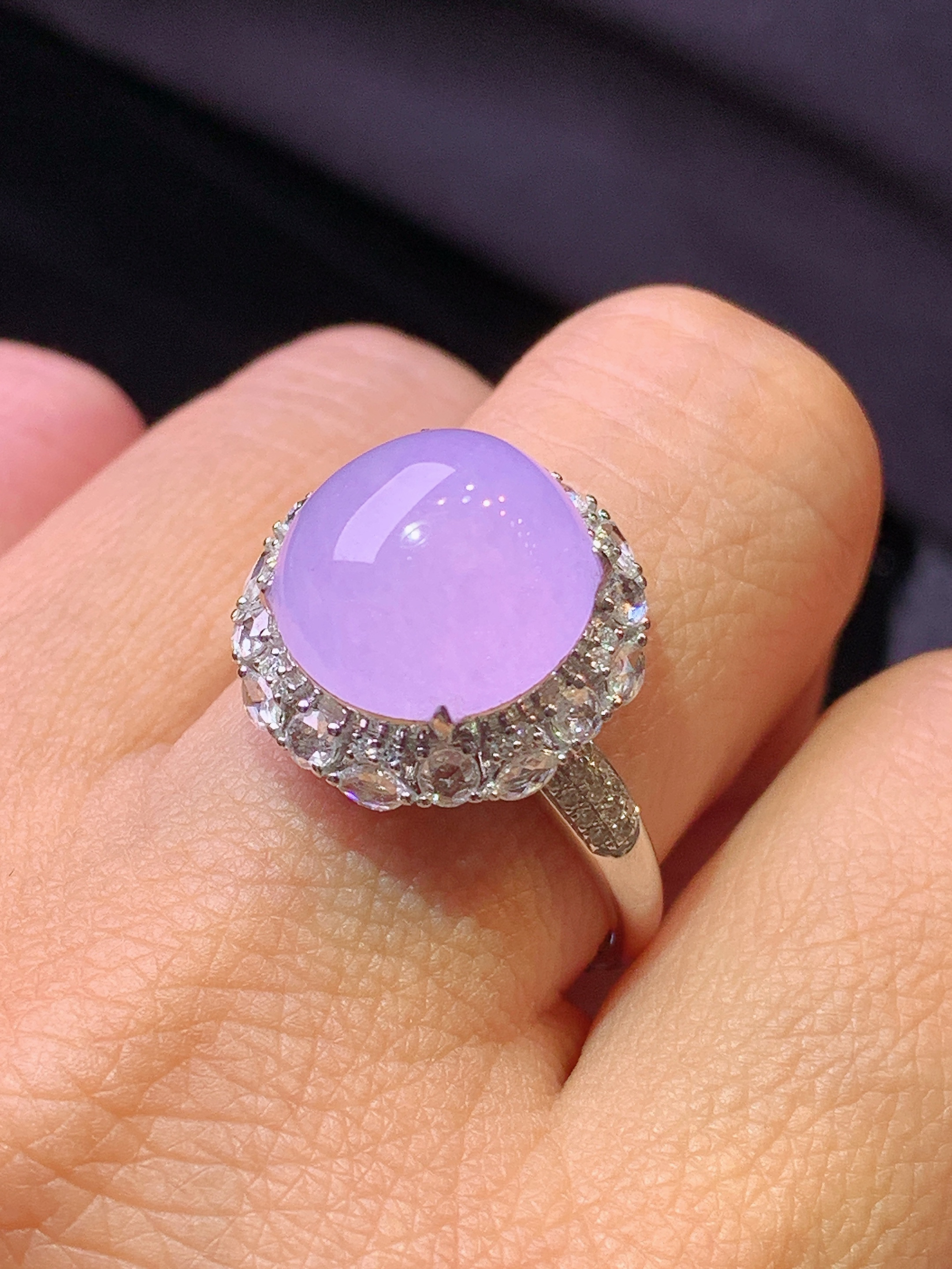18k金钻镶嵌紫罗兰蛋面戒指 玉质细腻 色泽艳丽 圈口19 整体尺寸16.5*15.6*12.2t2