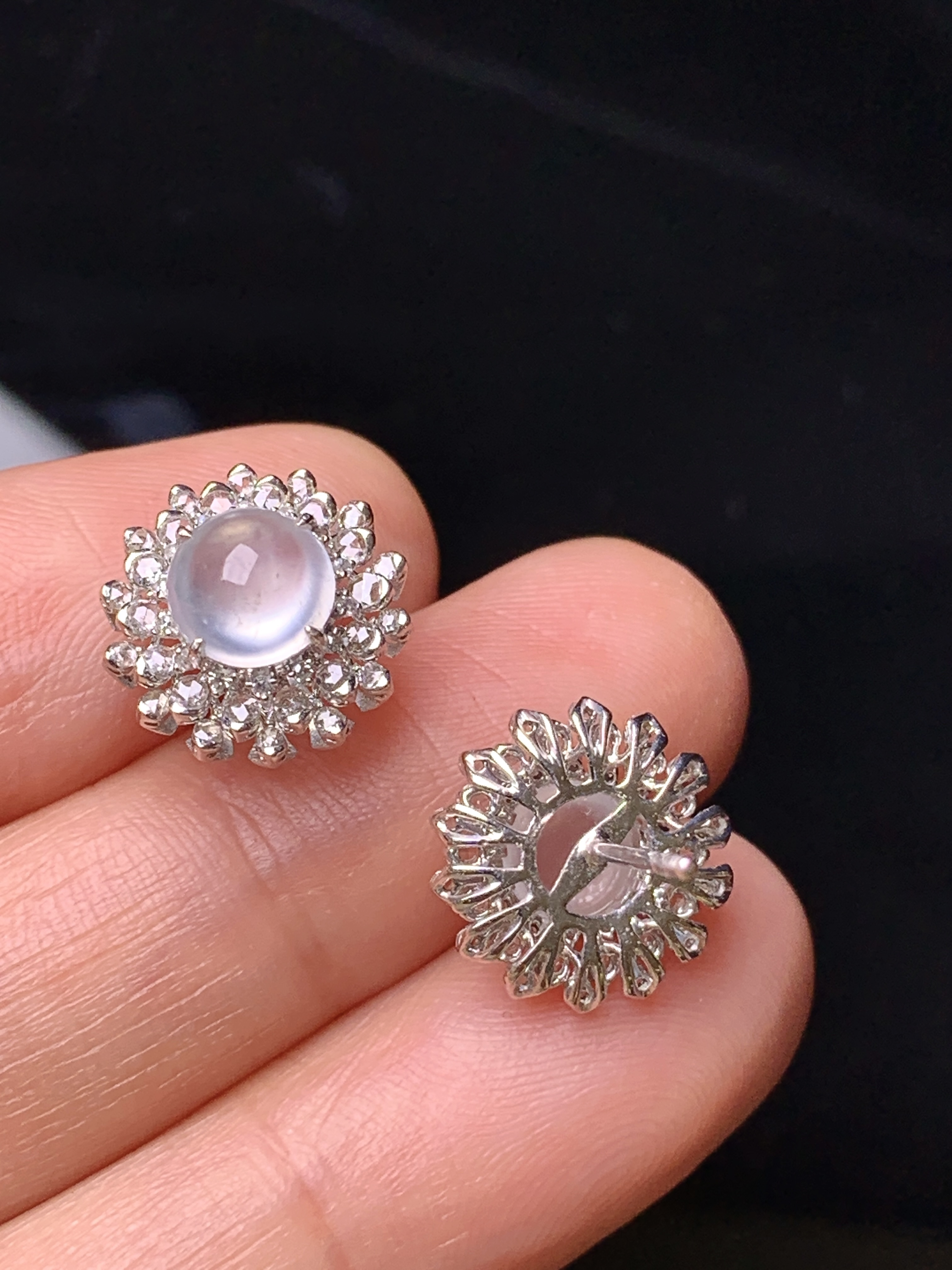 18k金钻镶嵌冰种蛋面耳钉 玉质细腻 色泽艳丽 整体尺寸12*7.5 T1