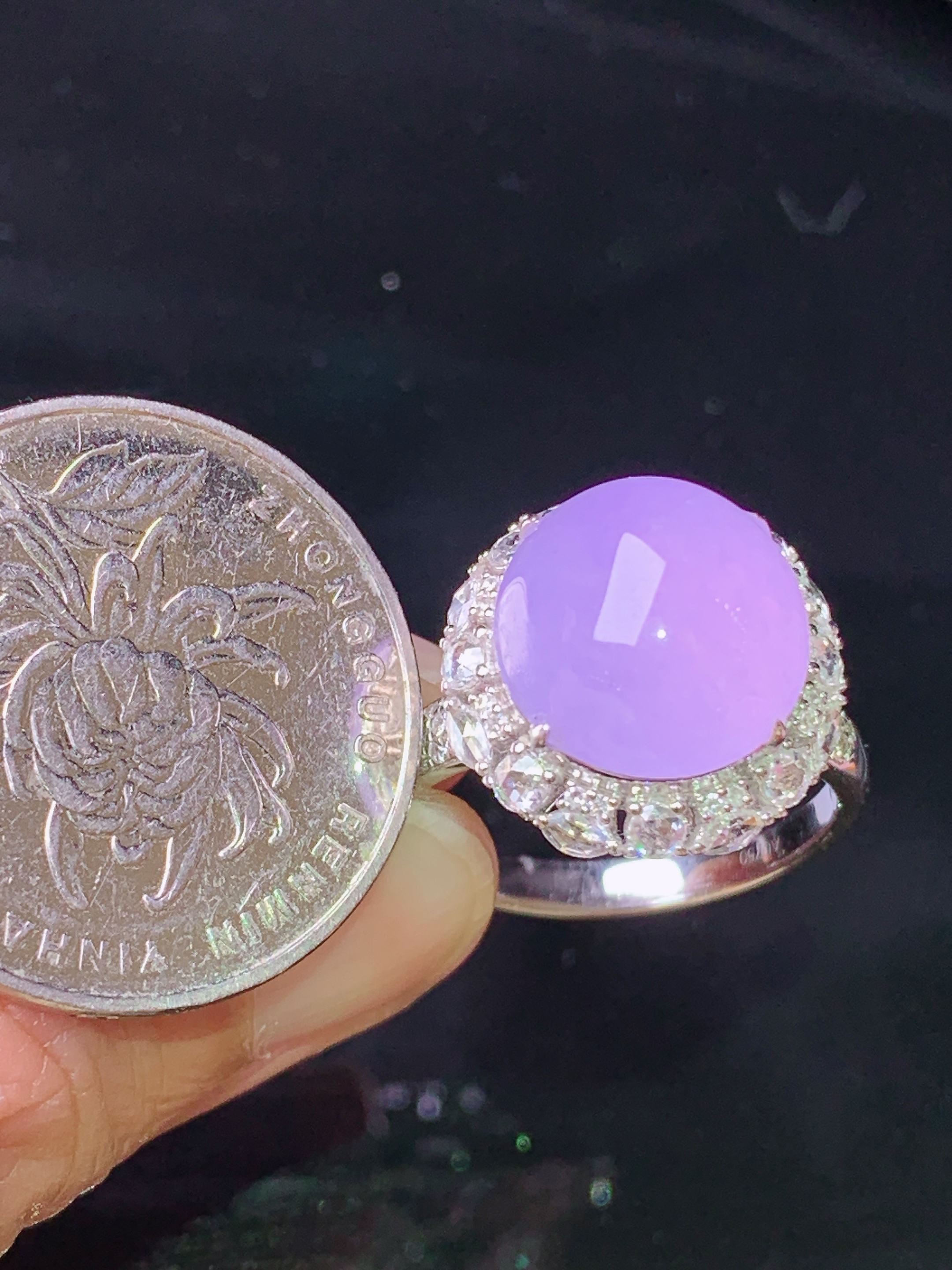 18k金钻镶嵌紫罗兰蛋面戒指 玉质细腻 色泽艳丽 圈口19 整体尺寸16.5*15.6*12.2t2