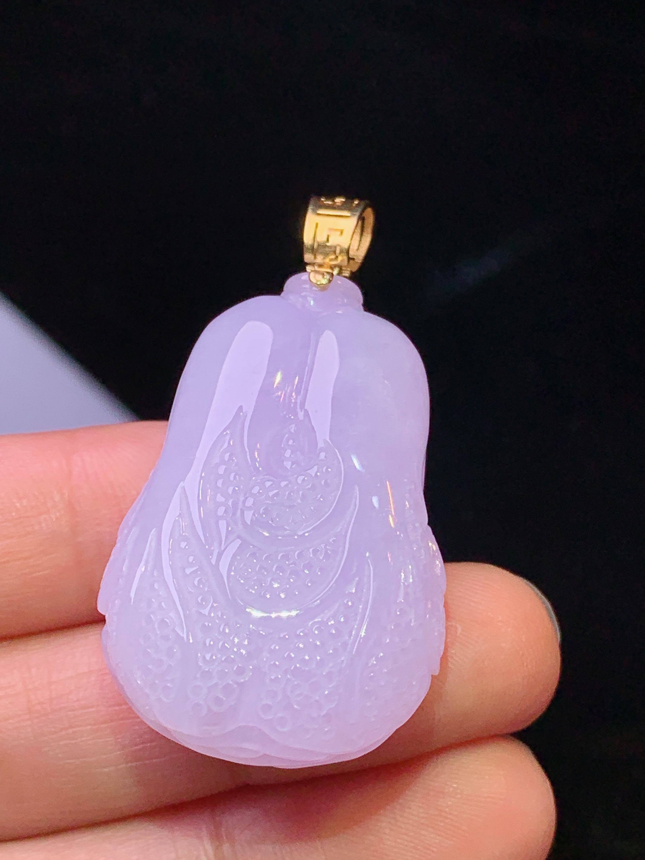 18k金镶嵌淡紫罗兰白菜吊坠 玉质细腻 色泽艳丽清新 水润亮眼 整体尺寸43.2*23.2*12.5j1