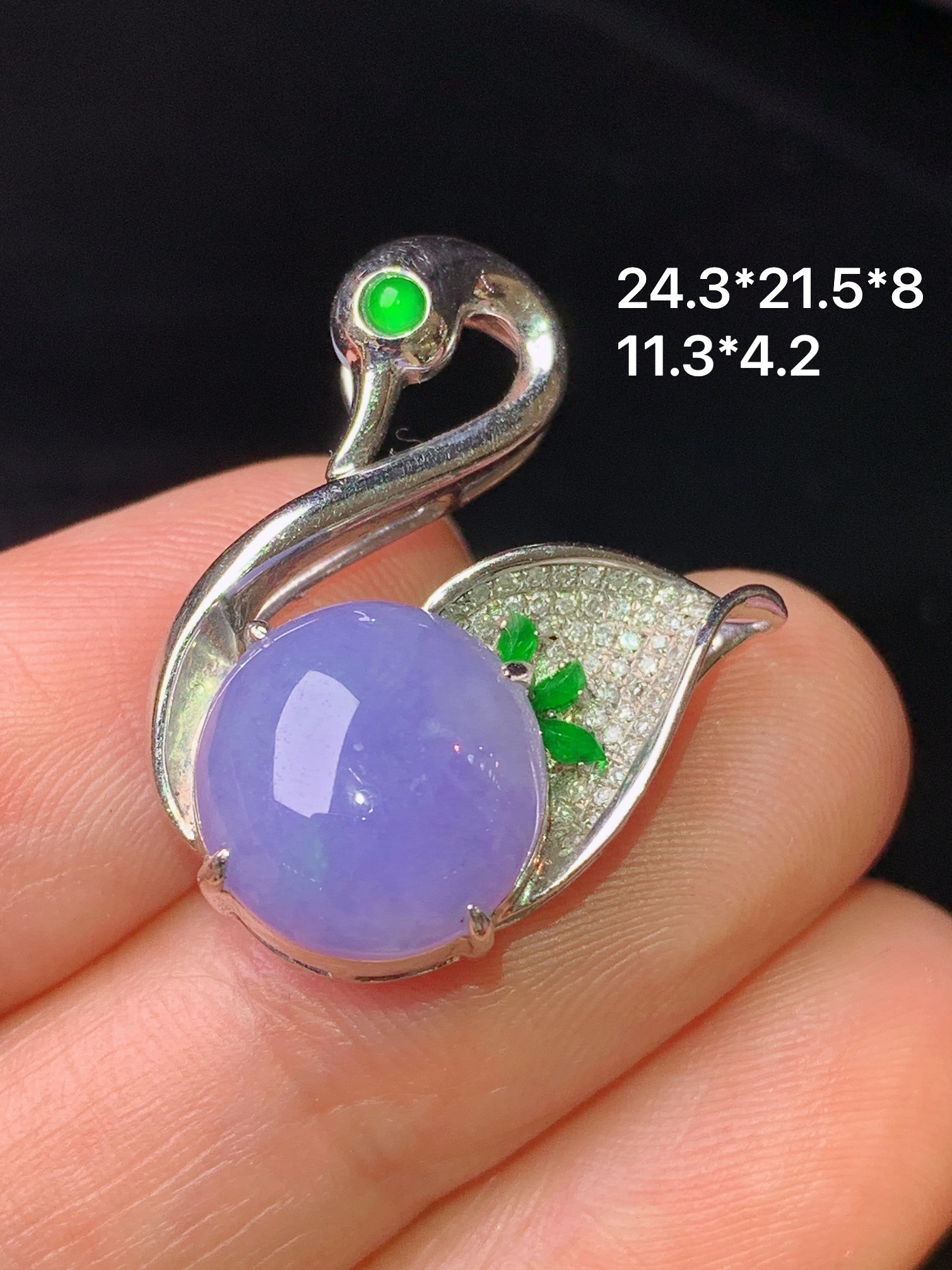 18k金钻镶嵌紫罗兰蛋面吊坠 玉质细腻 色泽艳丽 整体尺寸24.3*21.5*8x2