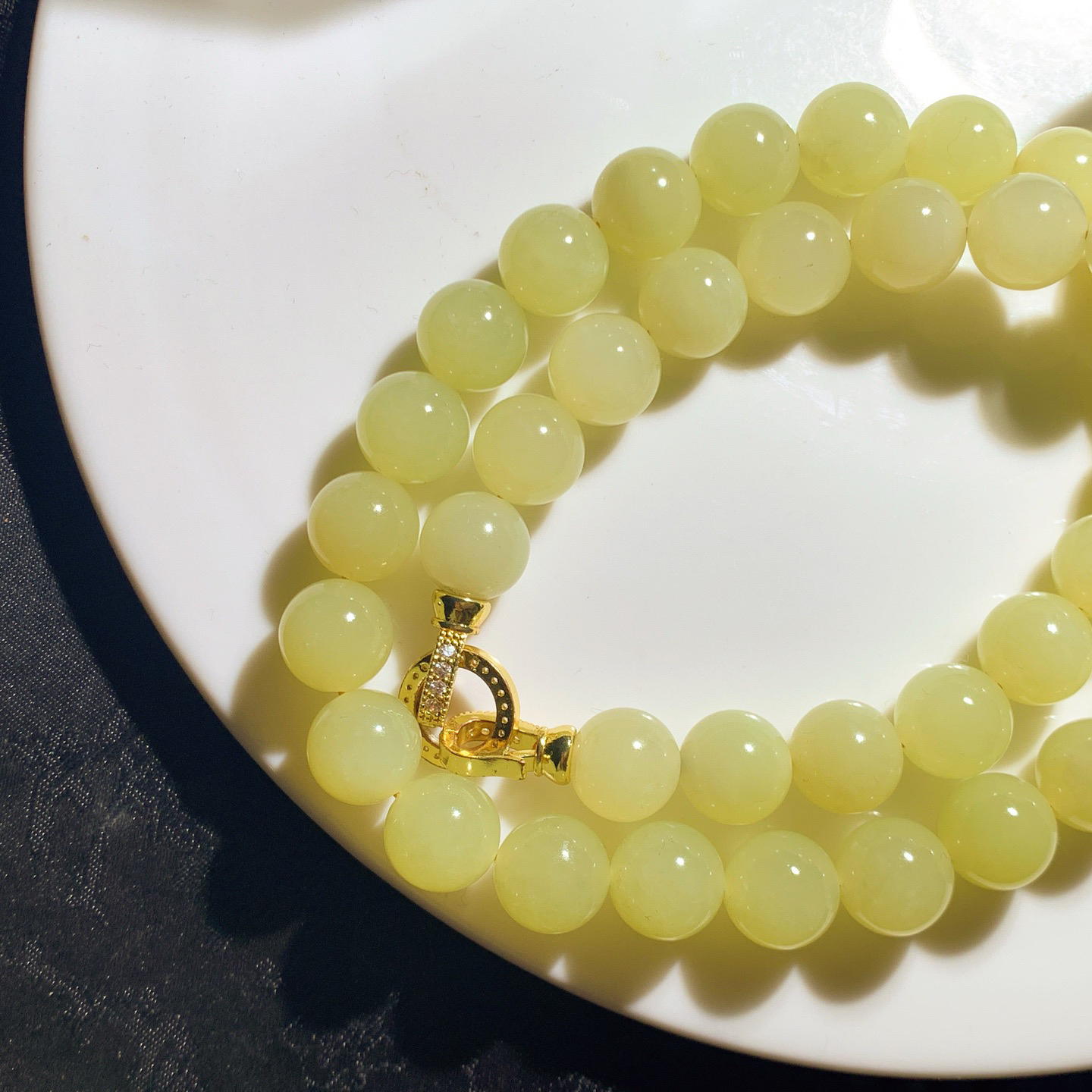 新疆和田玉若羌黄玉圆珠项链！尺寸12重105克 玉质细腻油润 底色纯净 脂粉好，品质好。lt260310