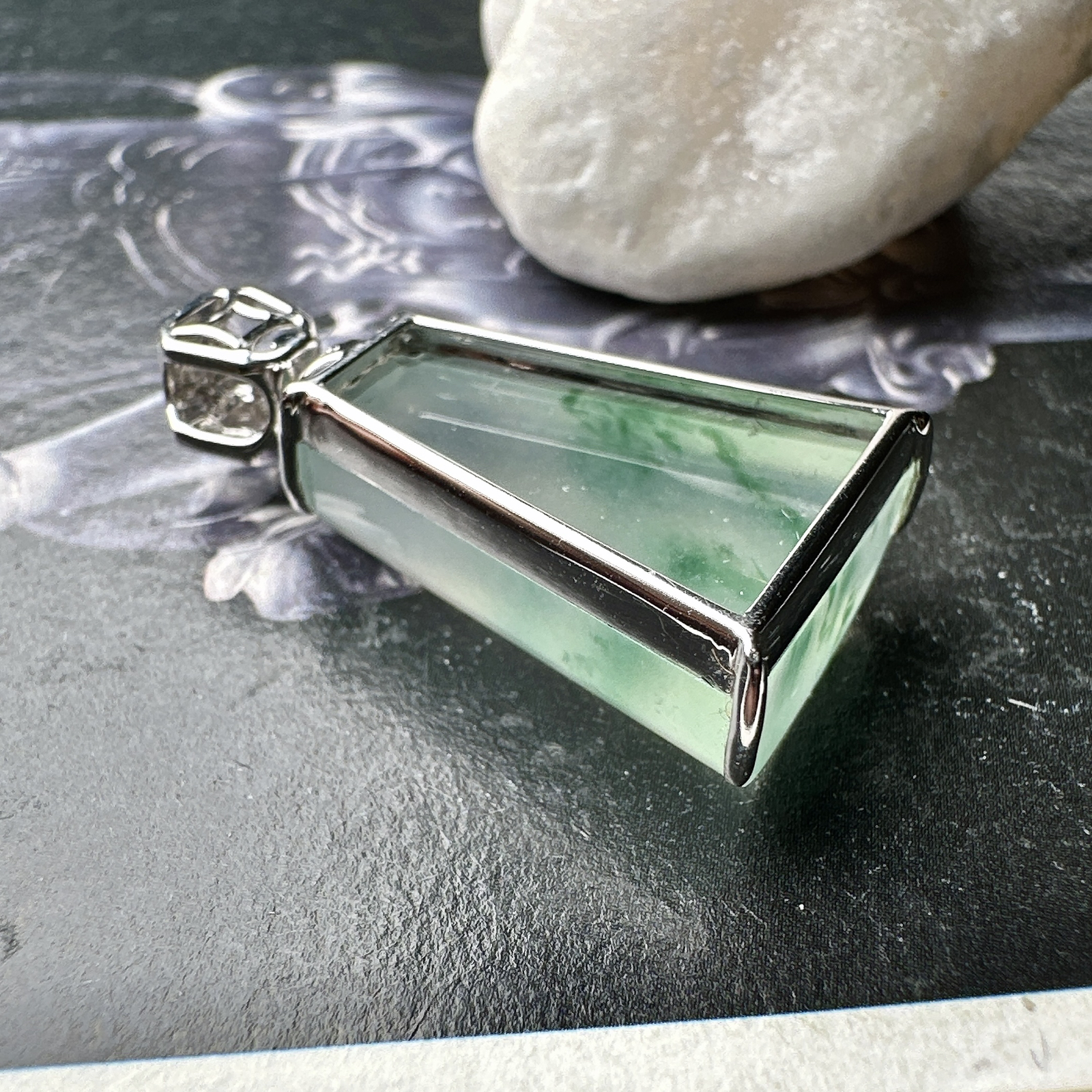 【冰种飘花无事柱】精品，种水上乘，通透闪亮，晶莹剔透。18K金钻镶嵌，裸石尺寸19.8*14.7*7.2毫米