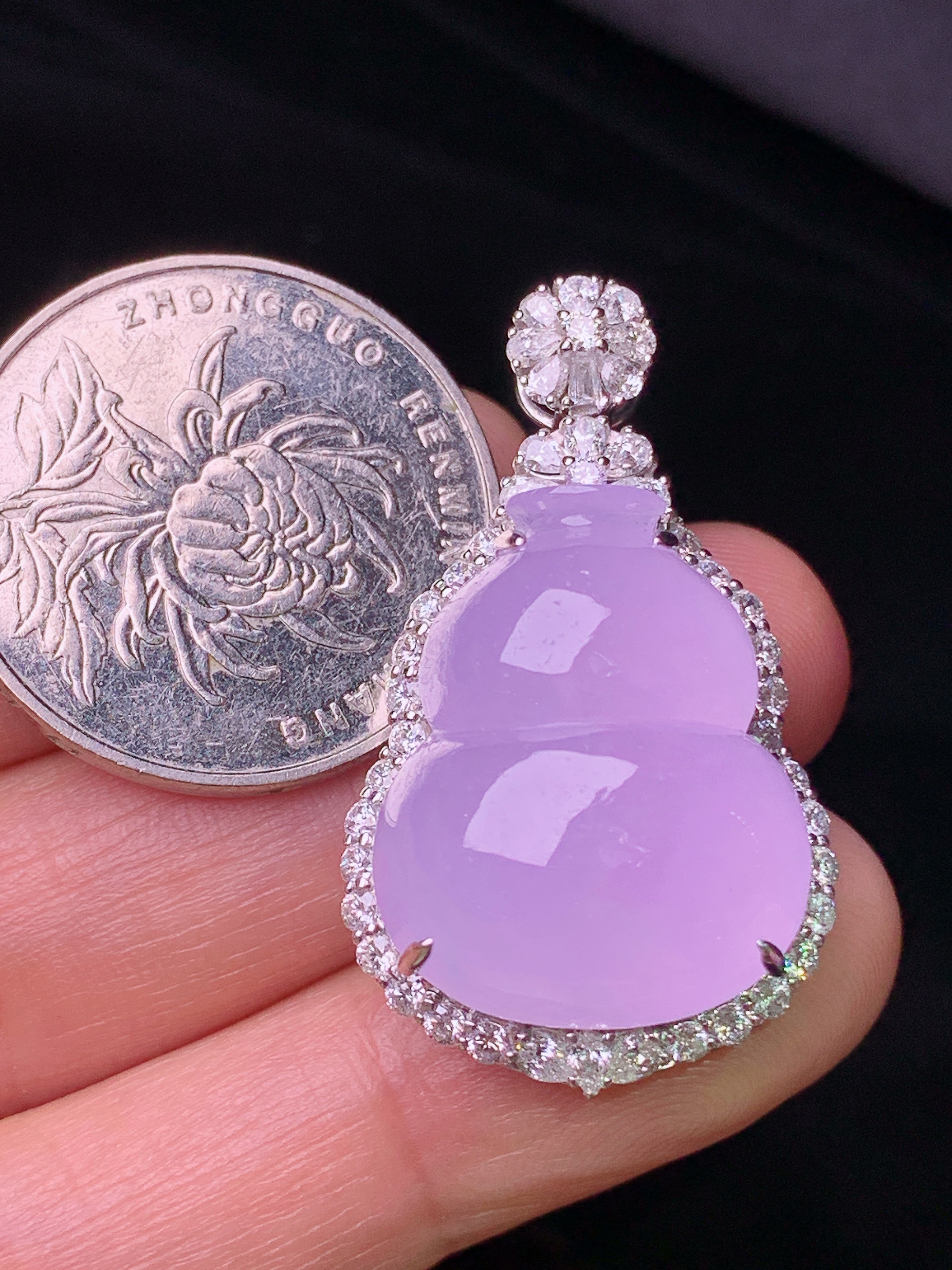 18k金钻镶嵌紫罗兰葫芦吊坠 玉质细腻 色泽艳丽 整体尺寸35.5*20.8*13.8t2