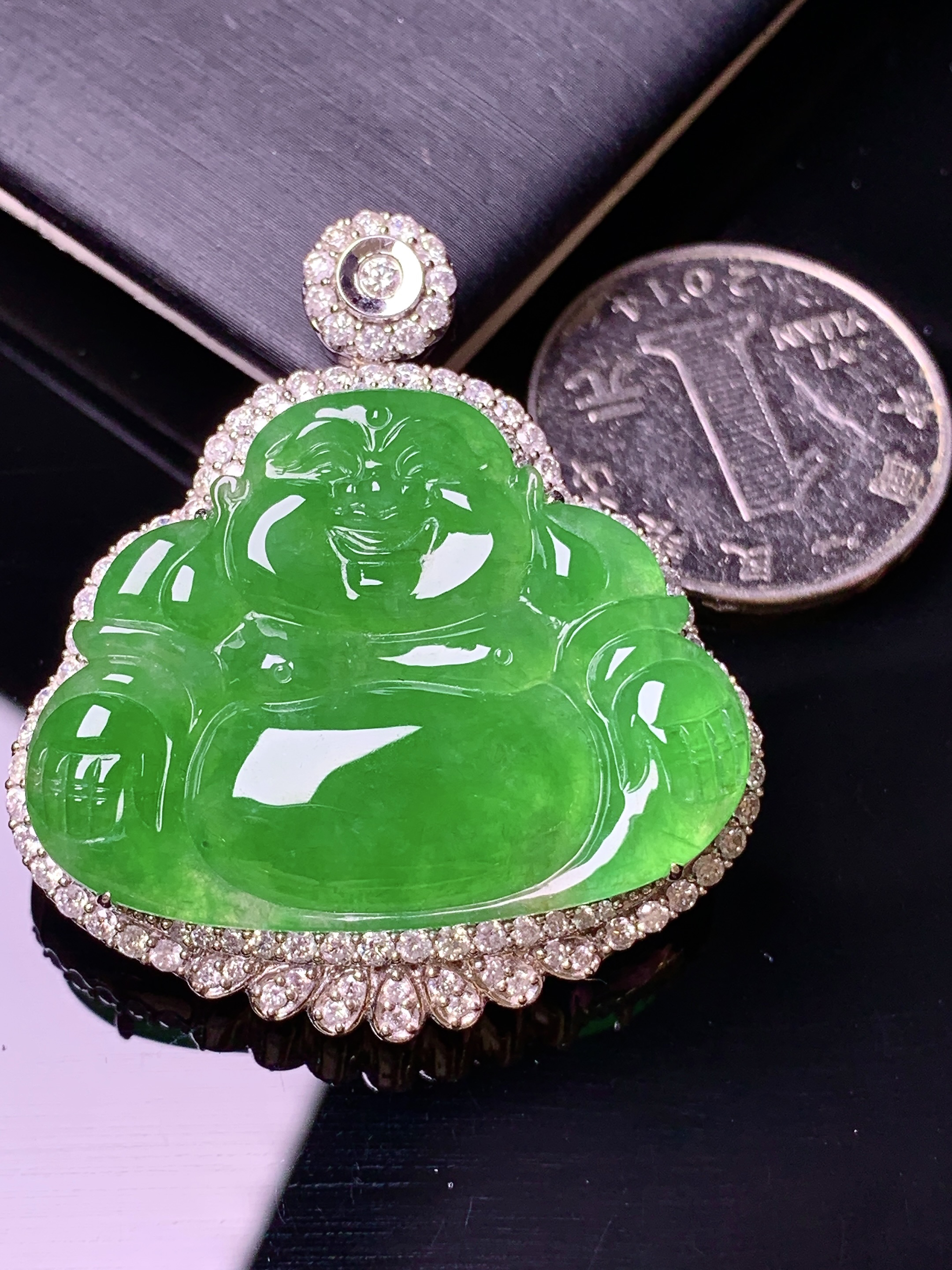 18k金钻镶嵌翠绿佛公吊坠 玉质细腻 色泽艳丽 整体尺寸42.7*37.6*13t3
