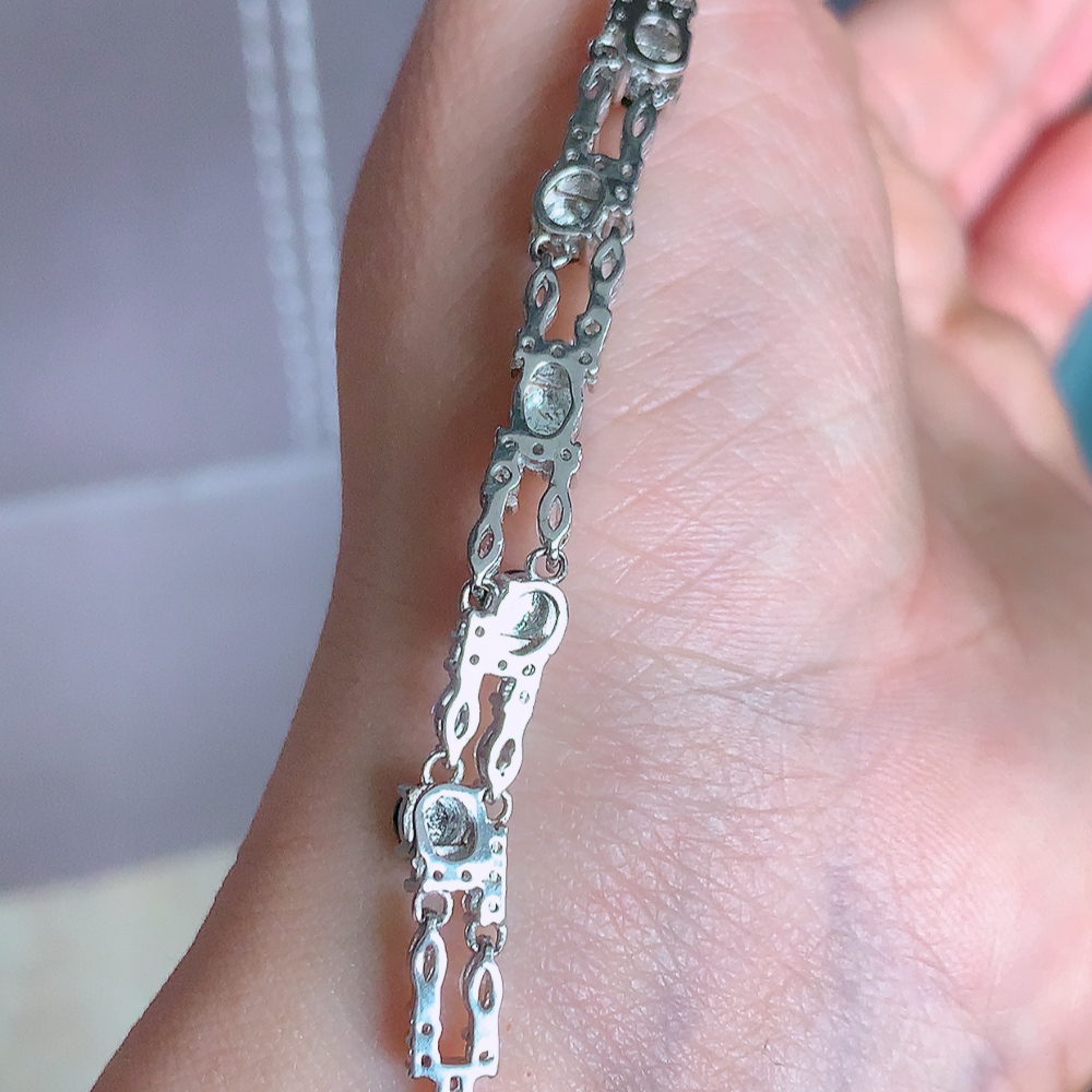 冰润翡翠满绿蛋面手链，水水润润，珠圆玉润，颜色鲜艳，妙明清净，清秀高雅，佩戴效果优雅迷人！性价比超值 W481.9  整体尺寸：84.5-5.8-5mm  取一裸石尺寸：4mm