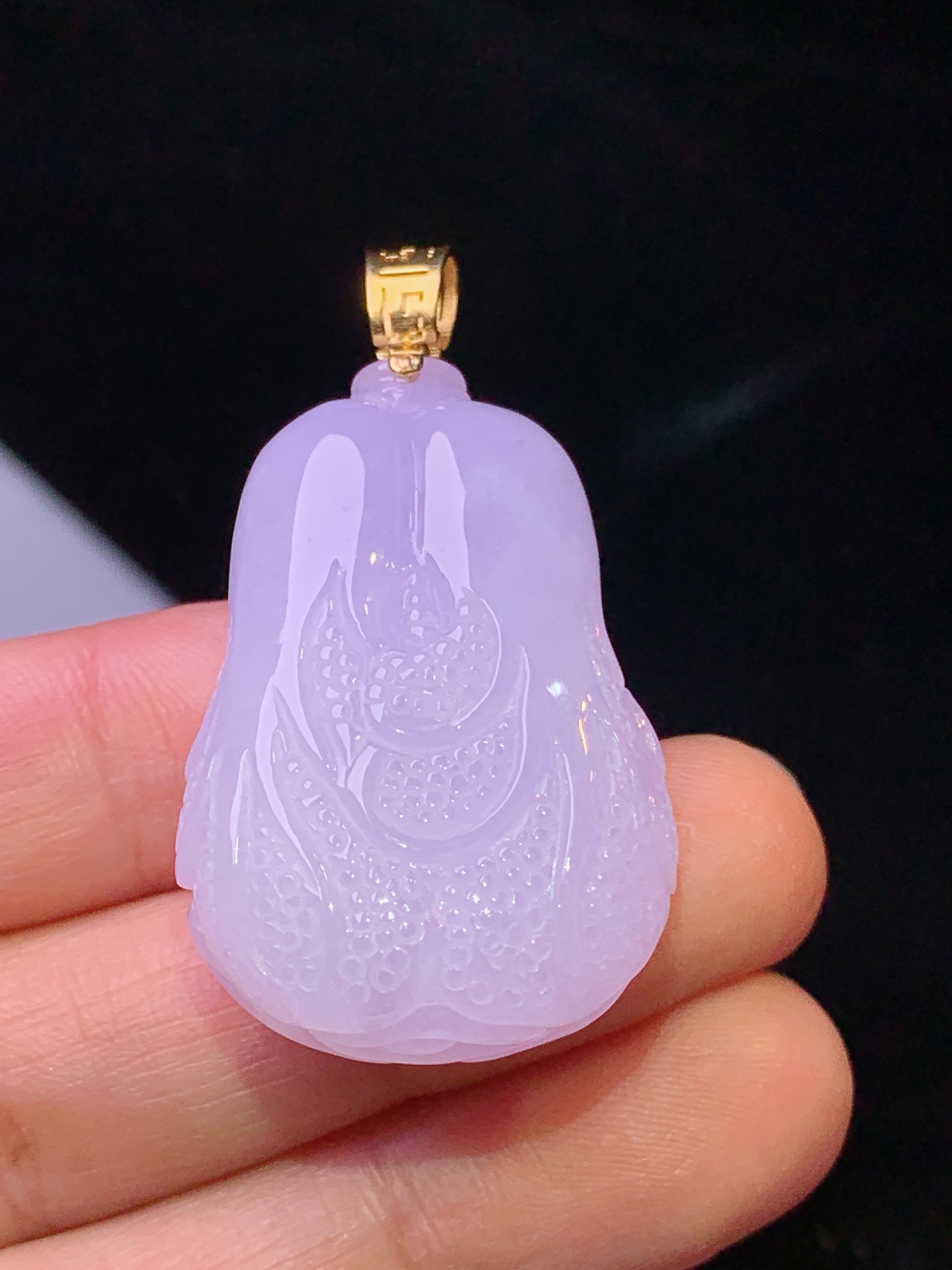 18k金镶嵌淡紫罗兰白菜吊坠 玉质细腻 色泽艳丽清新 水润亮眼 整体尺寸43.2*23.2*12.5j1