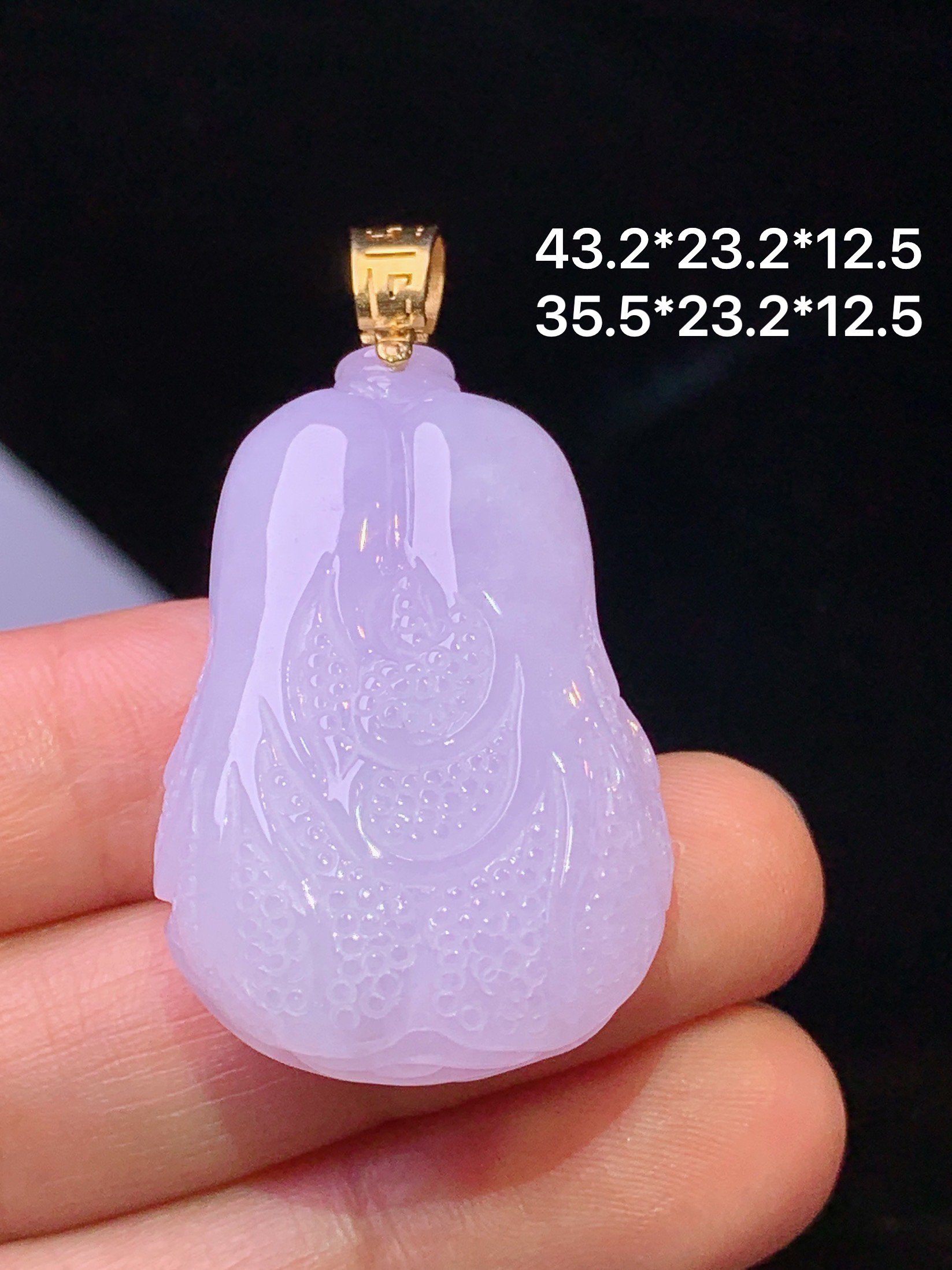 18k金镶嵌淡紫罗兰白菜吊坠 玉质细腻 色泽艳丽清新 水润亮眼 整体尺寸43.2*23.2*12.5j1