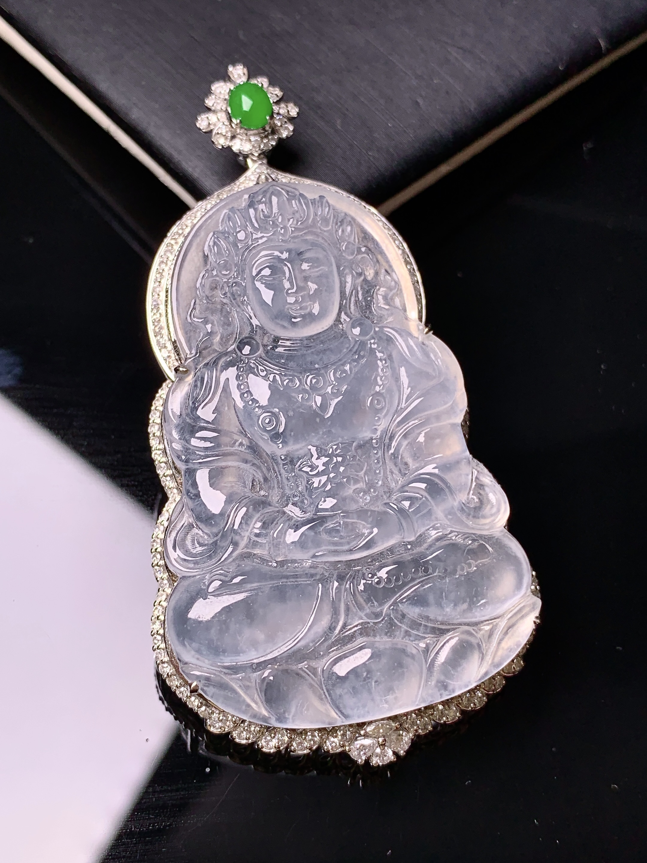 18k金钻镶嵌冰种度母观音吊坠 玉质细腻 色泽艳丽 整体尺寸62.6*32.6*10t1