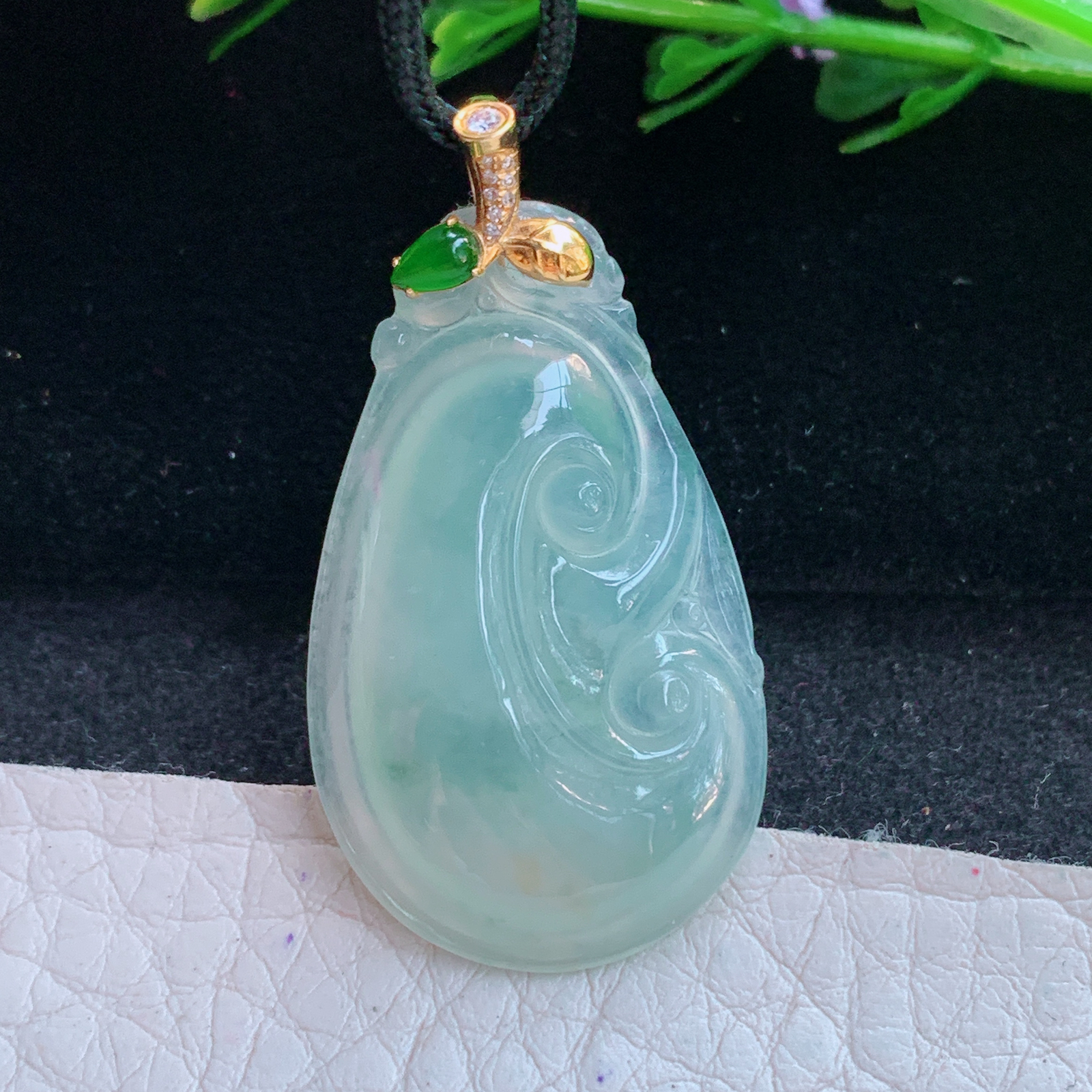 gp实拍38*20*5.2缅甸翡翠a货精雕冰晴如意玉吊坠 玉挂件