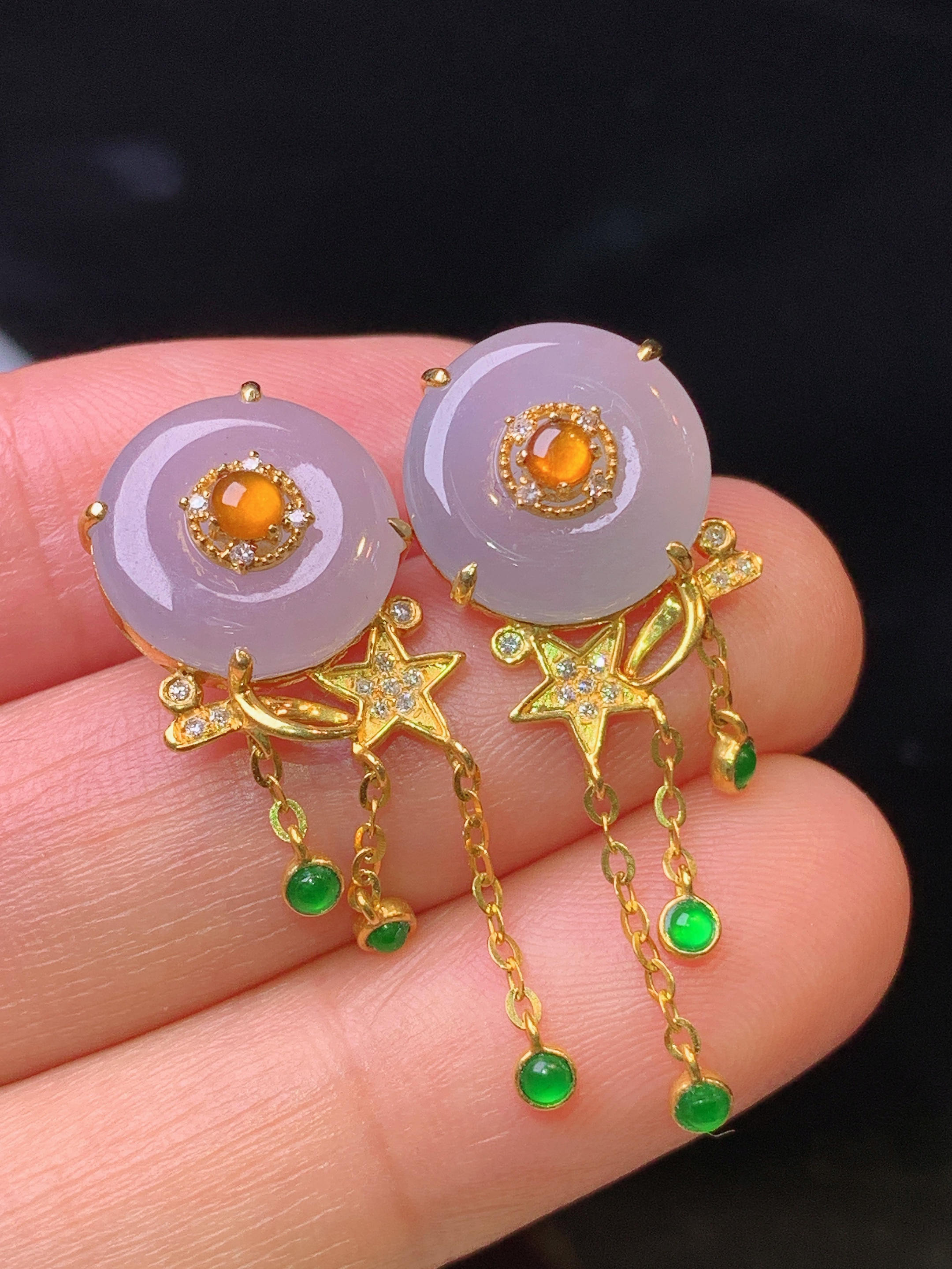 18k金钻镶嵌淡紫罗兰平安耳坠 玉质细腻 色泽艳丽 整体尺寸31.3*12*5.3x2