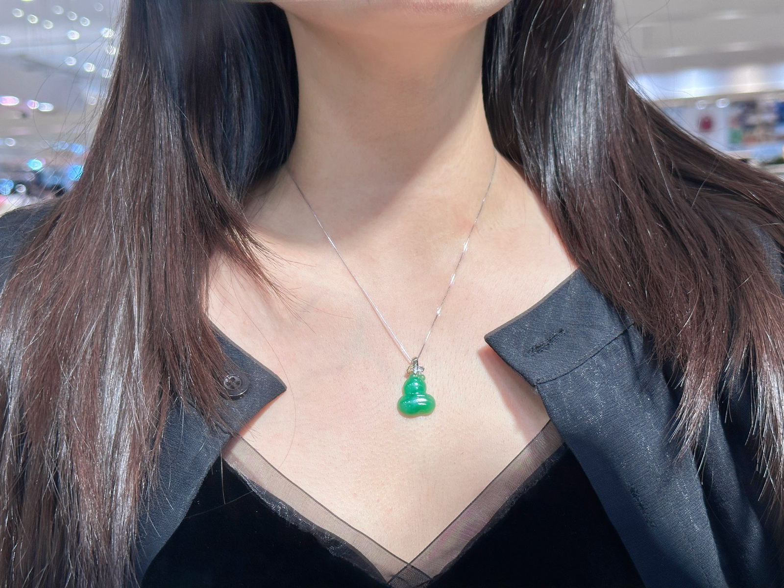 阳绿·葫芦

满色阳绿，晃眼到不行，造型独特灵动，贵气感满满～