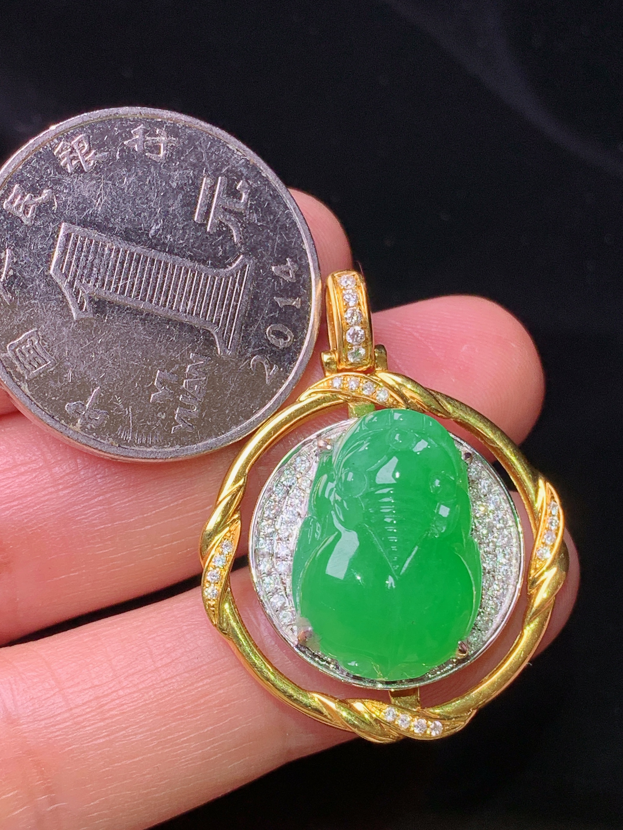 18k金钻镶嵌满绿貔貅吊坠 玉质细腻 色泽艳丽 整体尺寸33*25*9.8t3