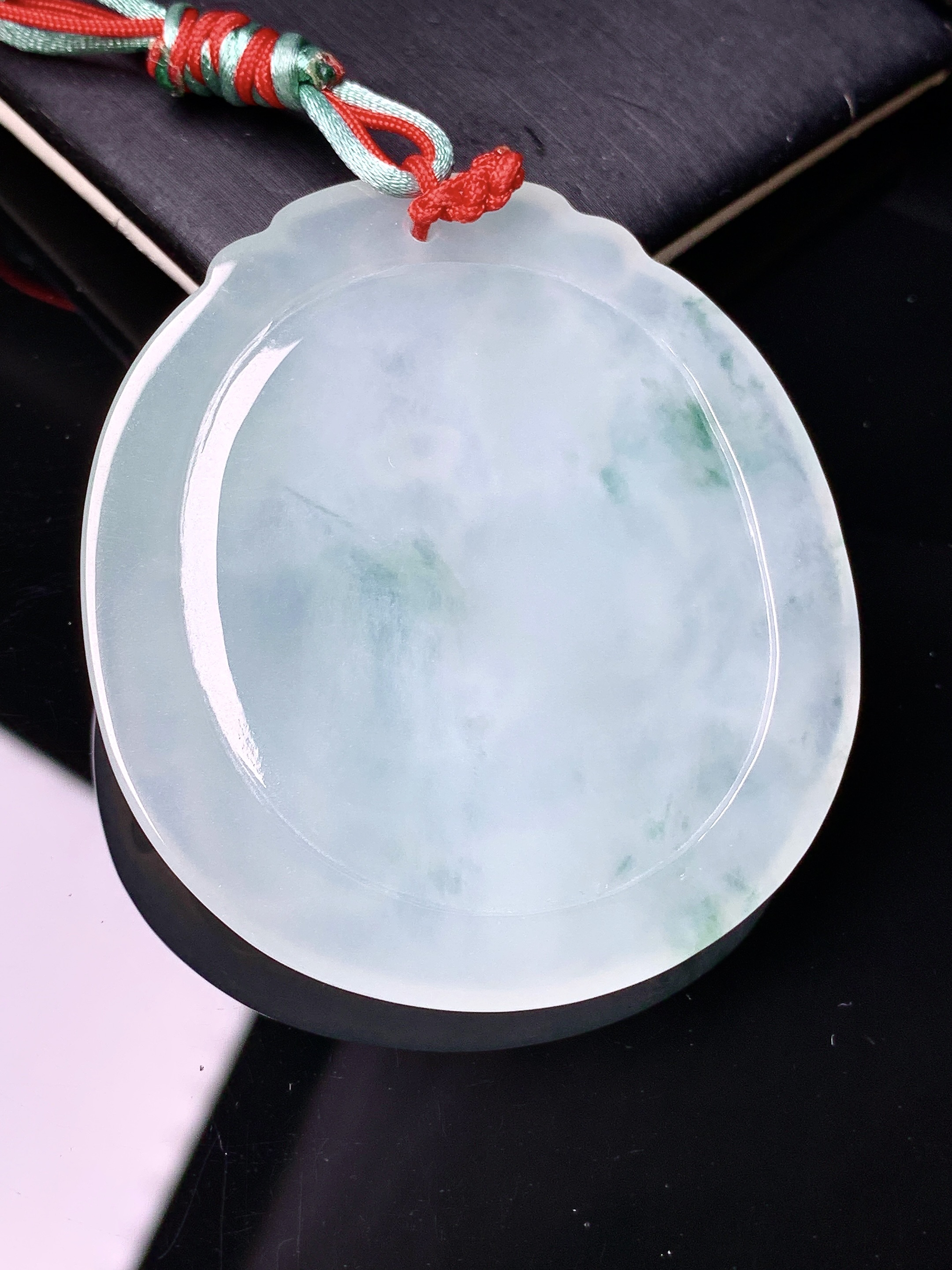 飘绿普贤菩萨吊坠 玉质细腻 色泽艳丽清新 水润亮眼 整体尺寸51.3*46.5*5.5b2