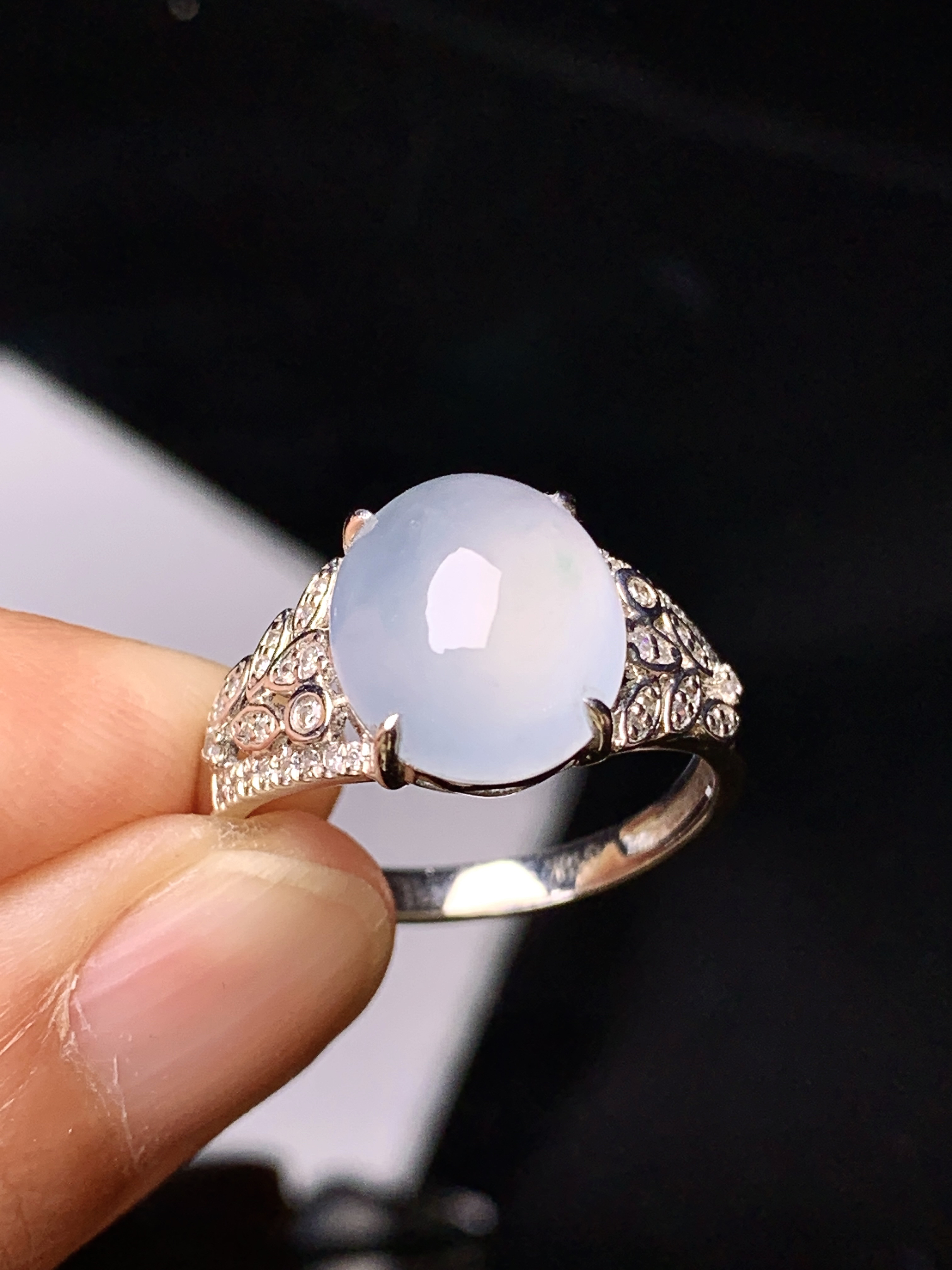 18k金钻镶嵌冰种蛋面戒指 玉质细腻 色泽艳丽 圈口14.5整体尺寸11.8*9.3*6.2t1