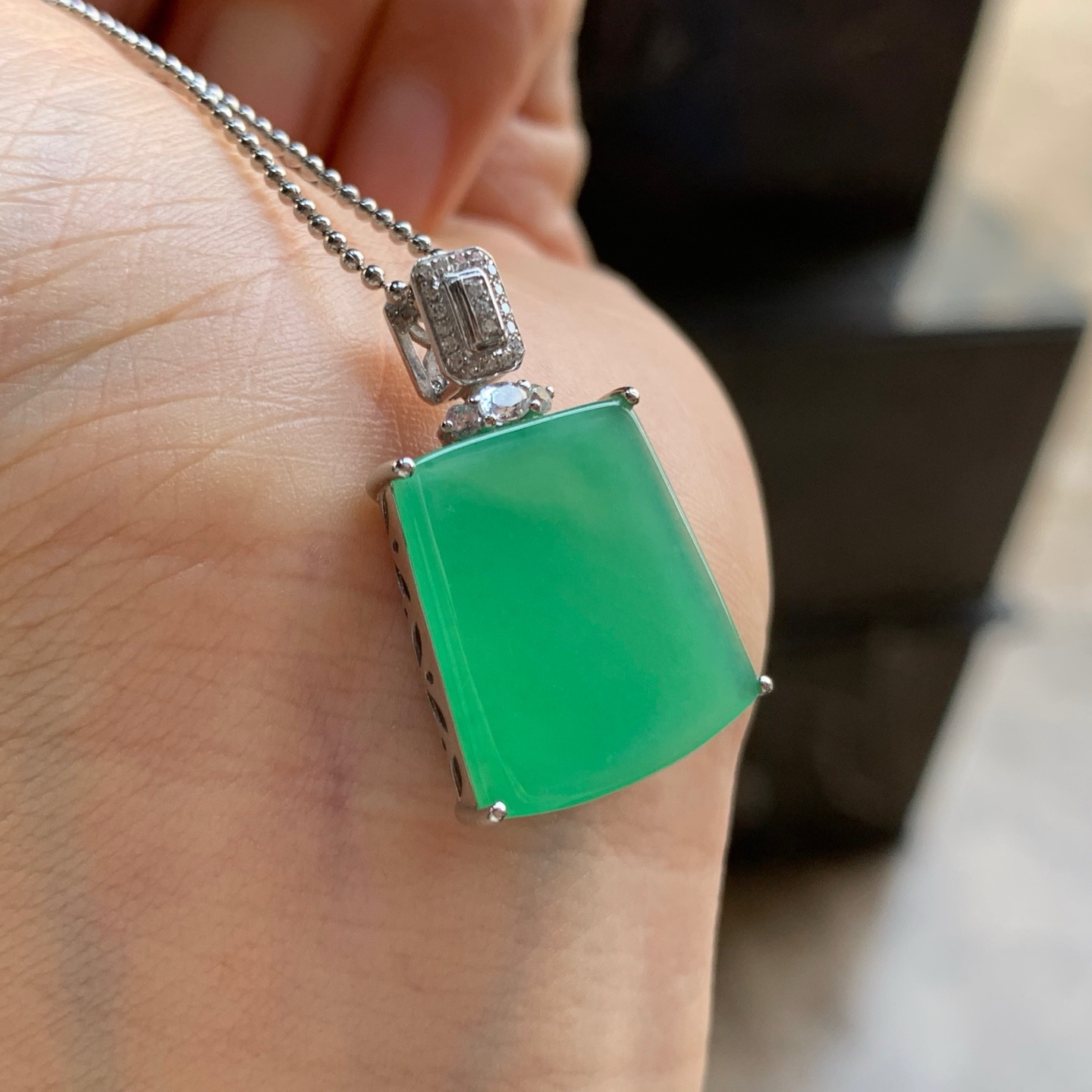 金钻镶嵌阳绿色无事牌^_^色阳