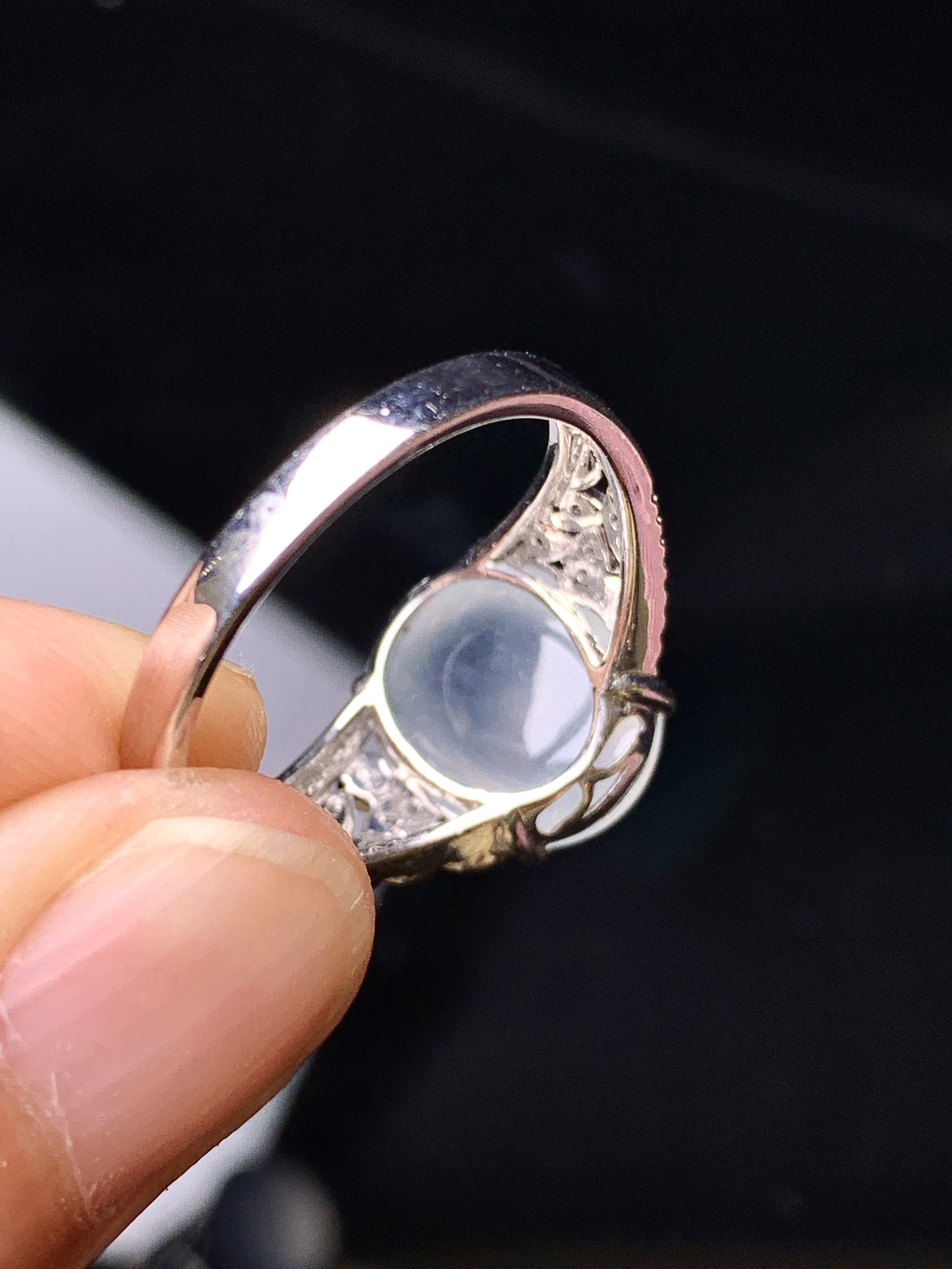 18k金钻镶嵌冰种蛋面戒指 玉质细腻 色泽艳丽 圈口14.5整体尺寸11.8*9.3*6.2t1