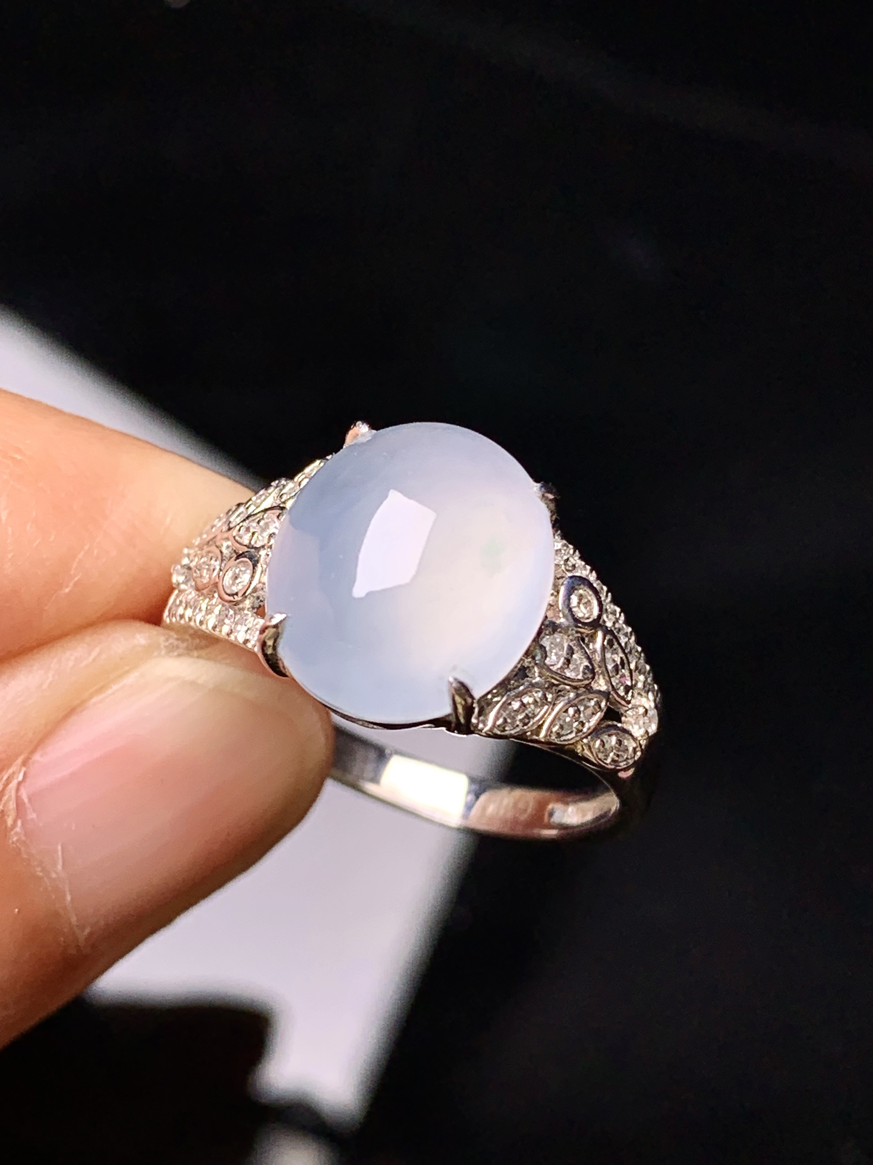 18k金钻镶嵌冰种蛋面戒指 玉质细腻 色泽艳丽 圈口14.5整体尺寸11.8*9.3*6.2t1