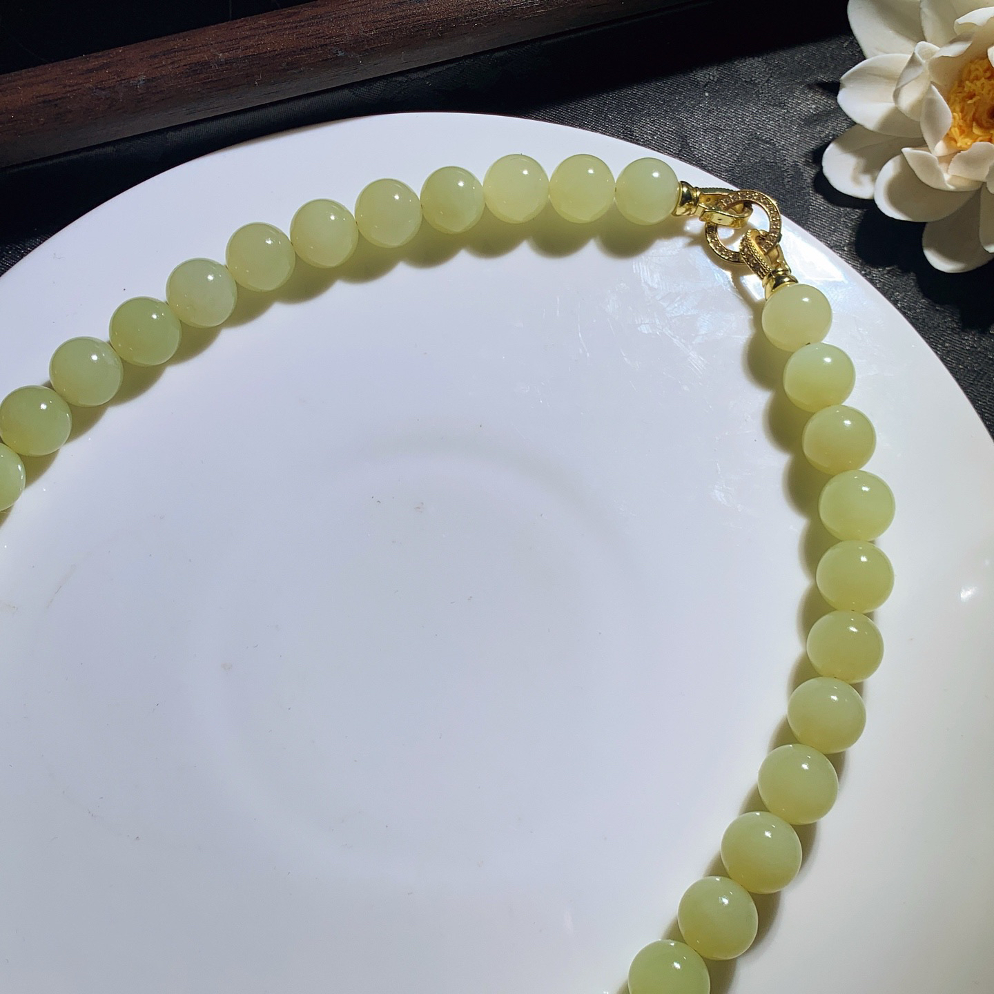 新疆和田玉若羌黄玉圆珠项链！尺寸12重105克 玉质细腻油润 底色纯净 脂粉好，品质好。lt2603