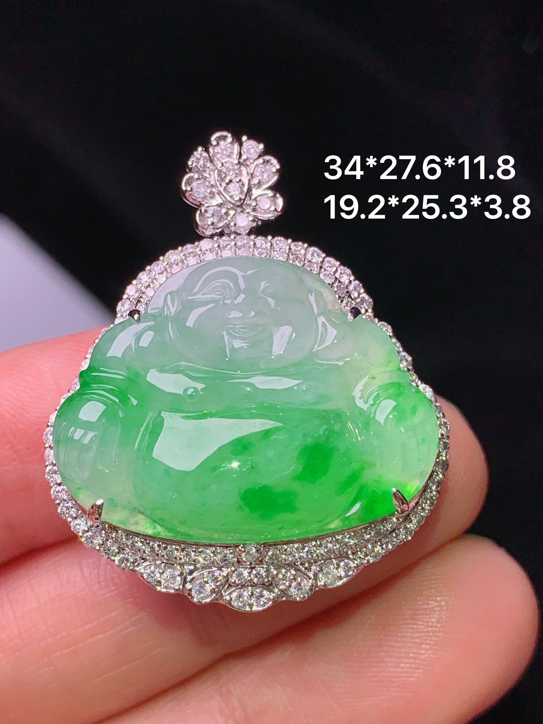 18k金钻镶嵌飘绿佛公吊坠 玉质细腻 色泽艳丽 整体尺寸34*27.6*11.8t3