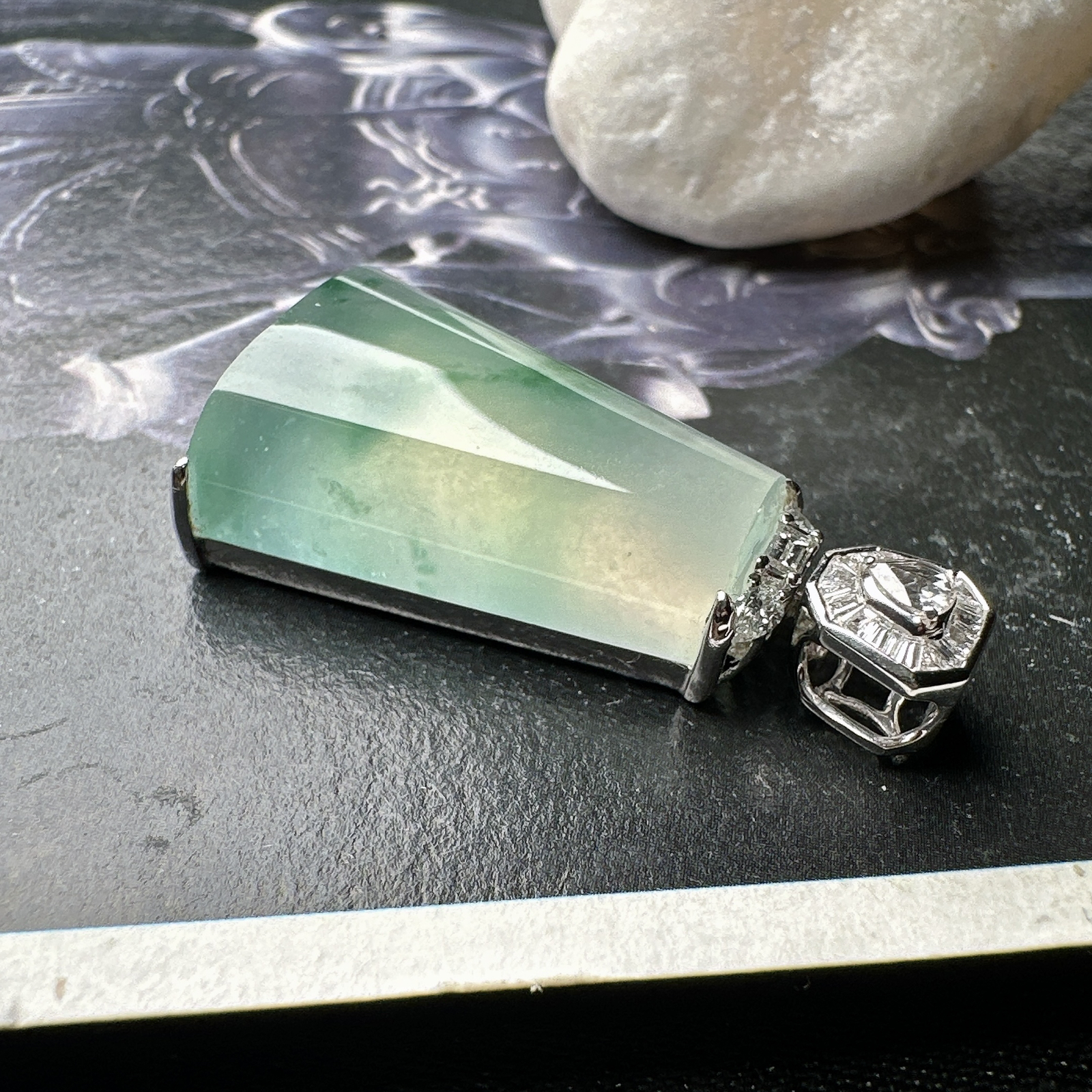 【冰种飘花无事柱】精品，种水上乘，通透闪亮，晶莹剔透。18K金钻镶嵌，裸石尺寸19.8*14.7*7.2毫米