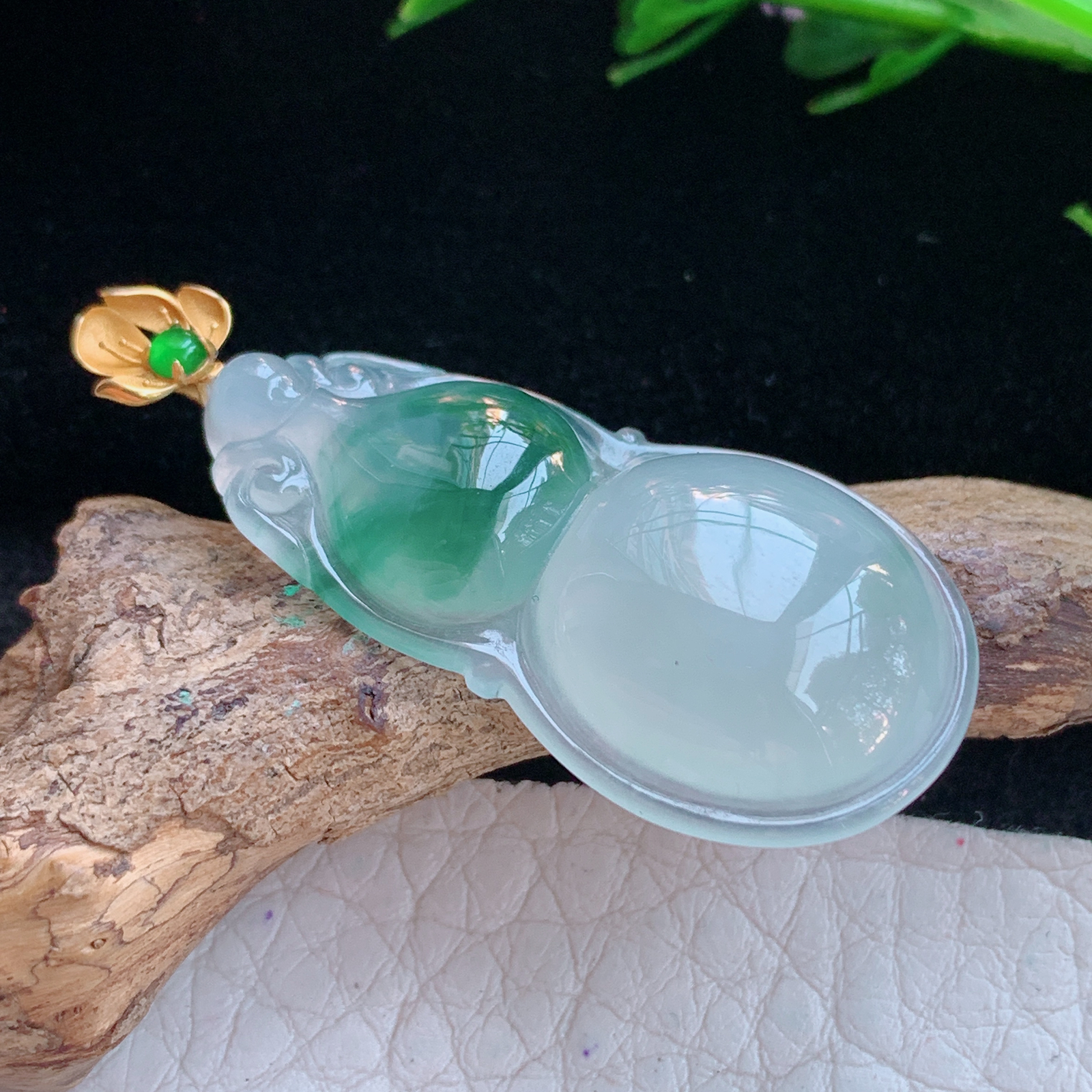 gp实拍40.6*18*6缅甸翡翠a货精雕冰飘花饱满葫芦玉吊坠 玉挂件