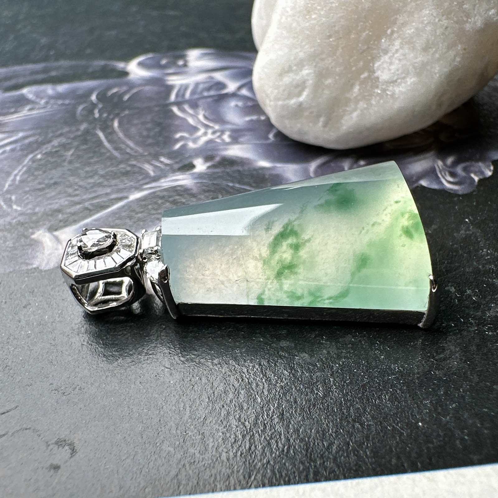 【冰种飘花无事柱】精品，种水上乘，通透闪亮，晶莹剔透。18K金钻镶嵌，裸石尺寸19.8*14.7*7.2毫米