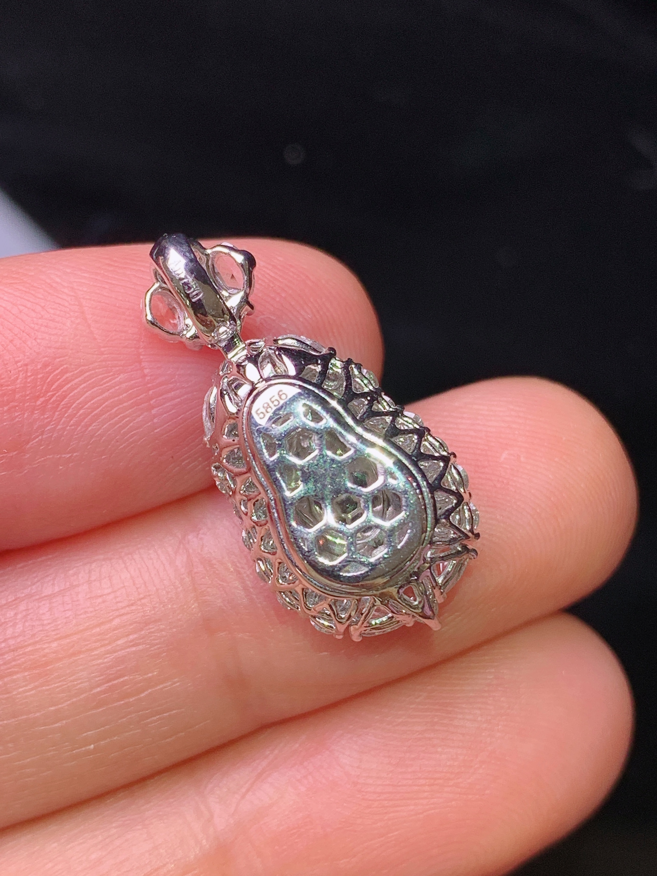 18k金钻镶嵌满绿葫芦吊坠 玉质细腻 色泽艳丽 整体尺寸23.3*11.3*8.8t2