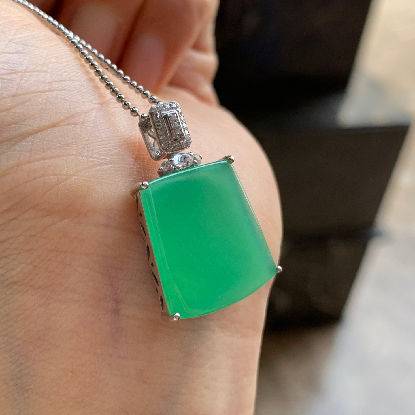 金钻镶嵌阳绿色无事牌^_^色阳