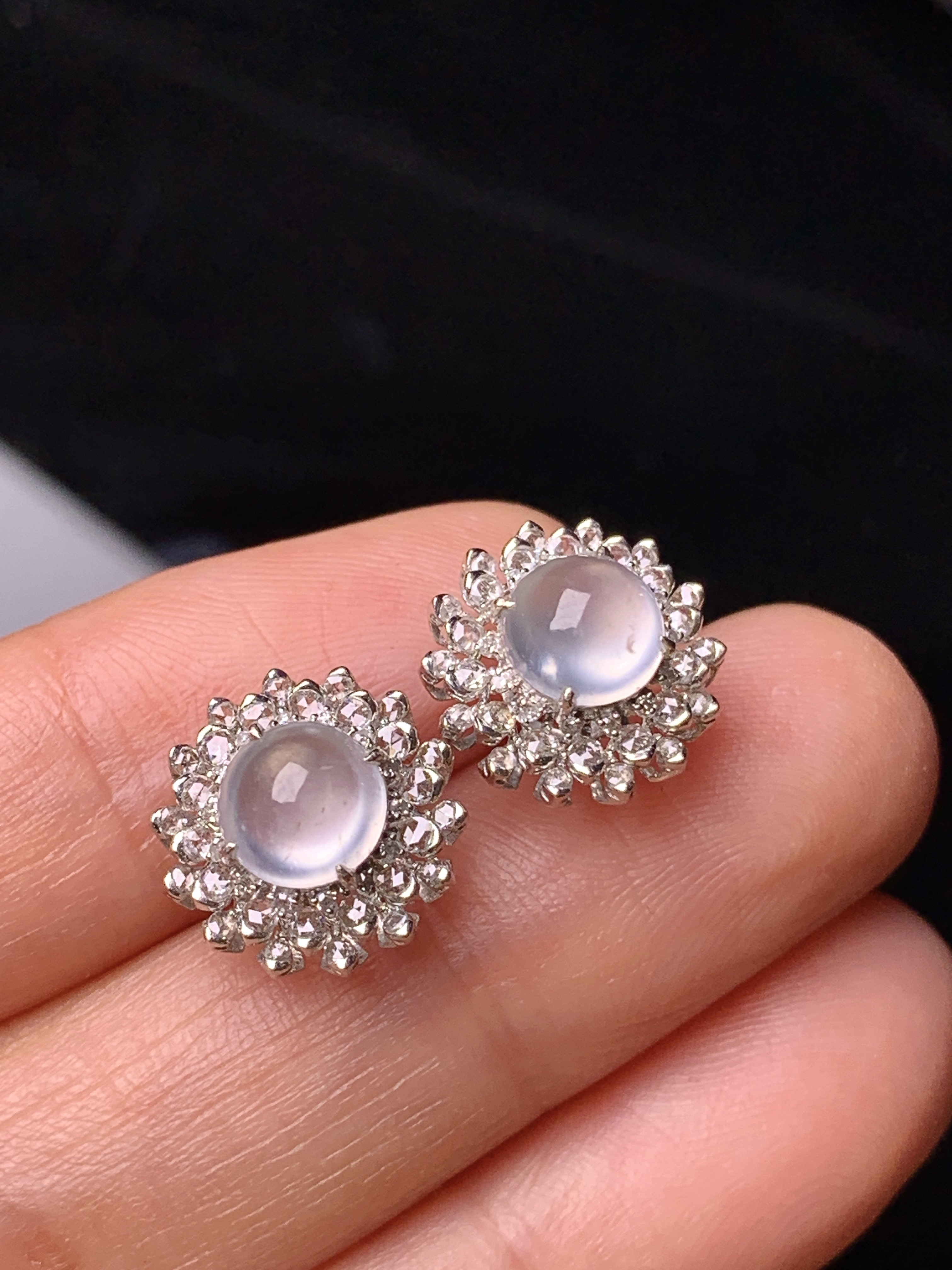 18k金钻镶嵌冰种蛋面耳钉 玉质细腻 色泽艳丽 整体尺寸12*7.5 T1