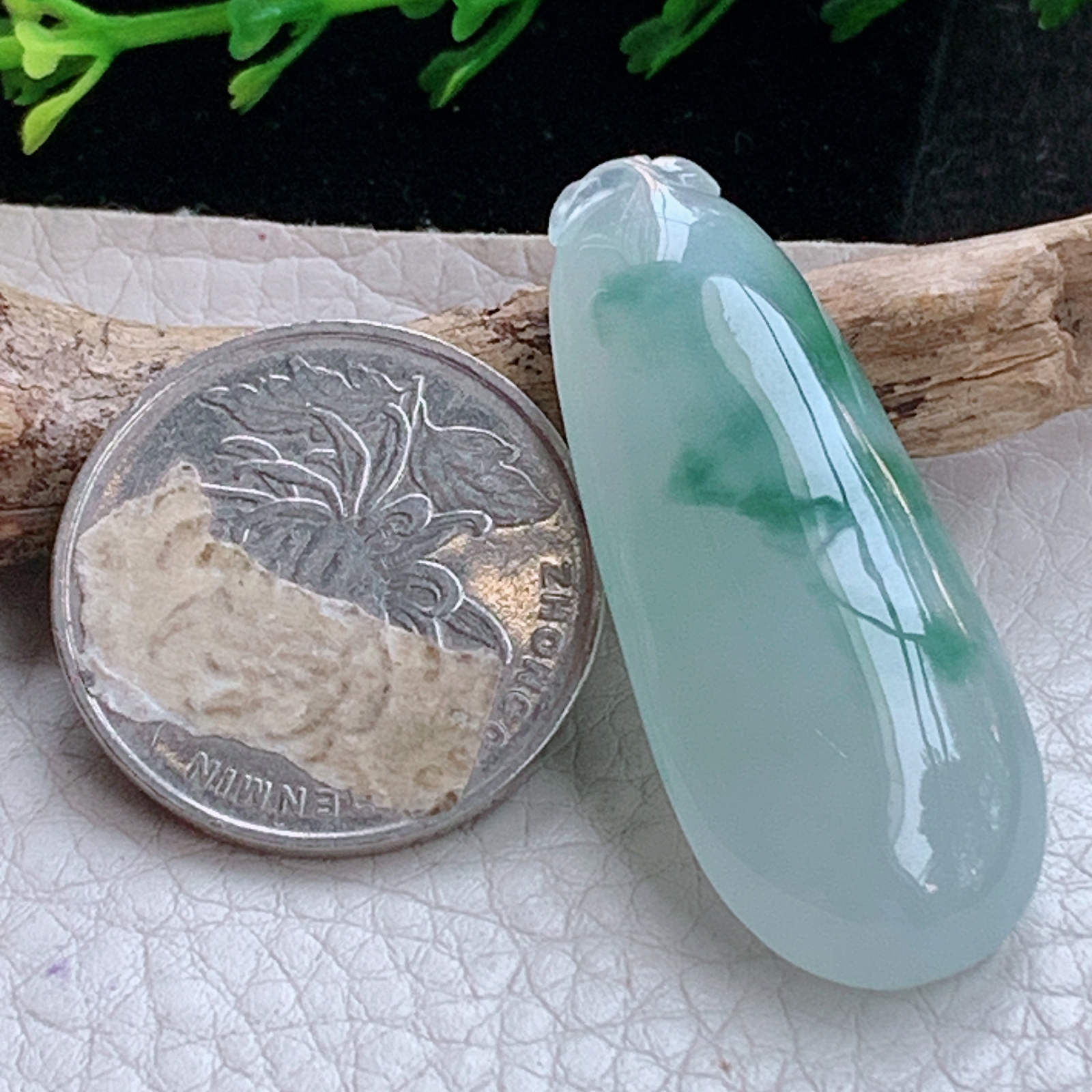 lz实拍41*16.5*8.3缅甸翡翠精雕冰飘花别致饱满福瓜玉吊坠 玉挂佚