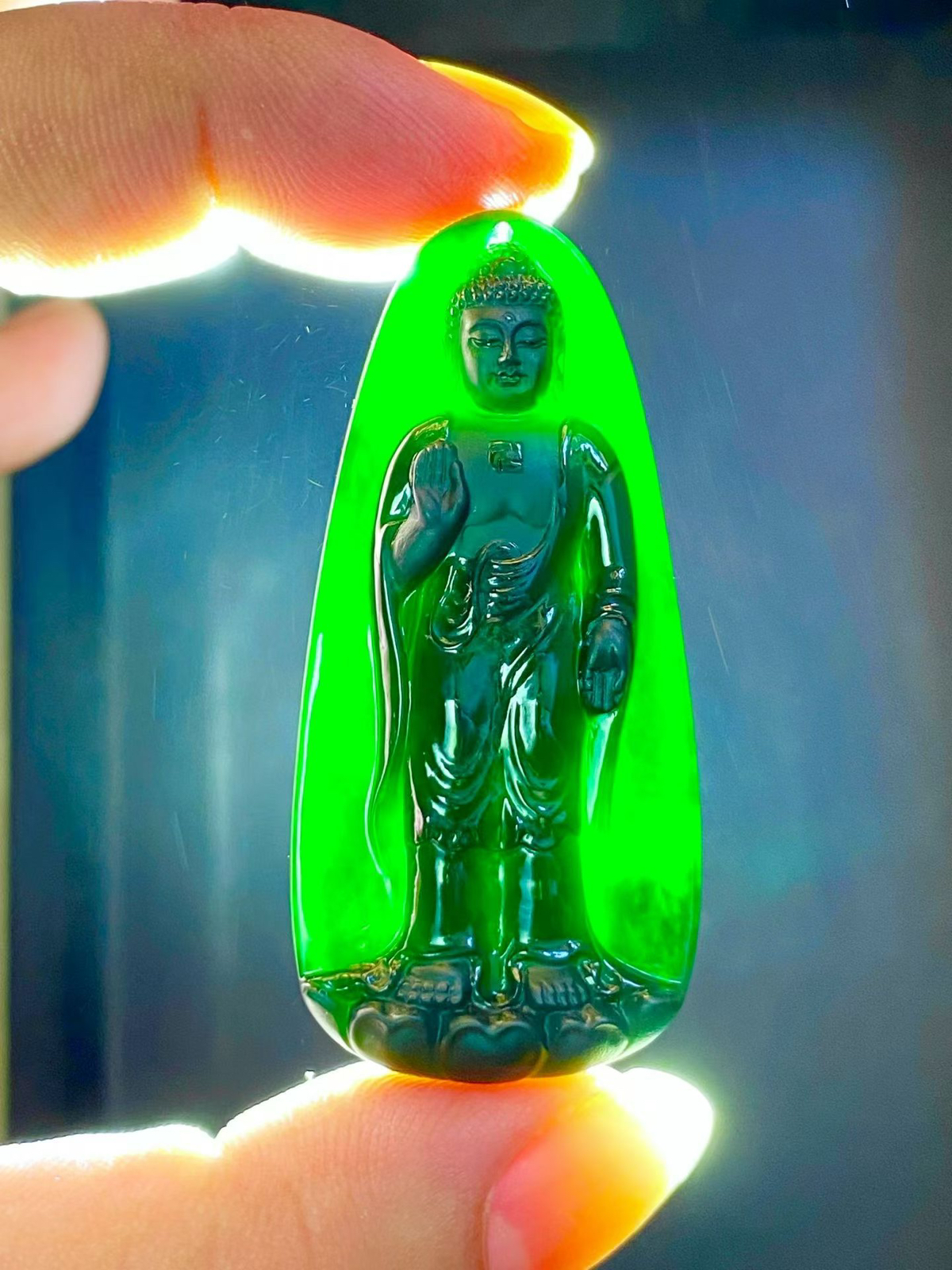 墨翠【阿弥陀佛】细腻干净、黑度好，性价比高，雕工精湛，打灯透绿·