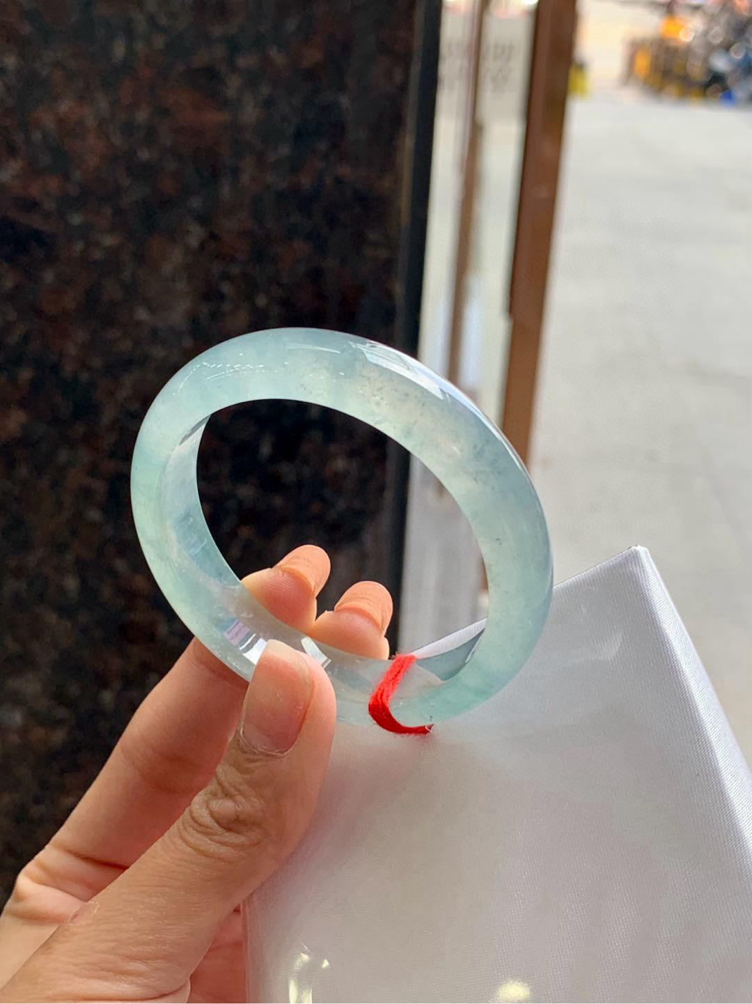 冰晴蓝正圈
50.9-12.5-7.5
温婉的冰晴蓝绿，同晨曦初照下的江南水乡，一抹清新，悠然自得！