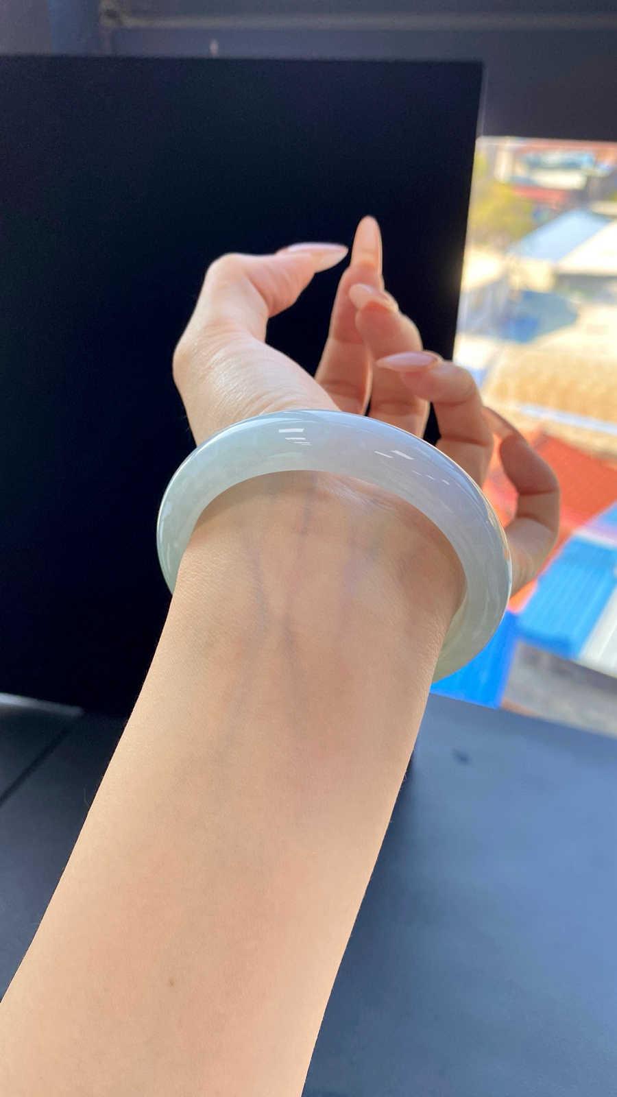 【晴底飘花手镯】
尺寸：57.2-12.6-8
编号：0311Q-1