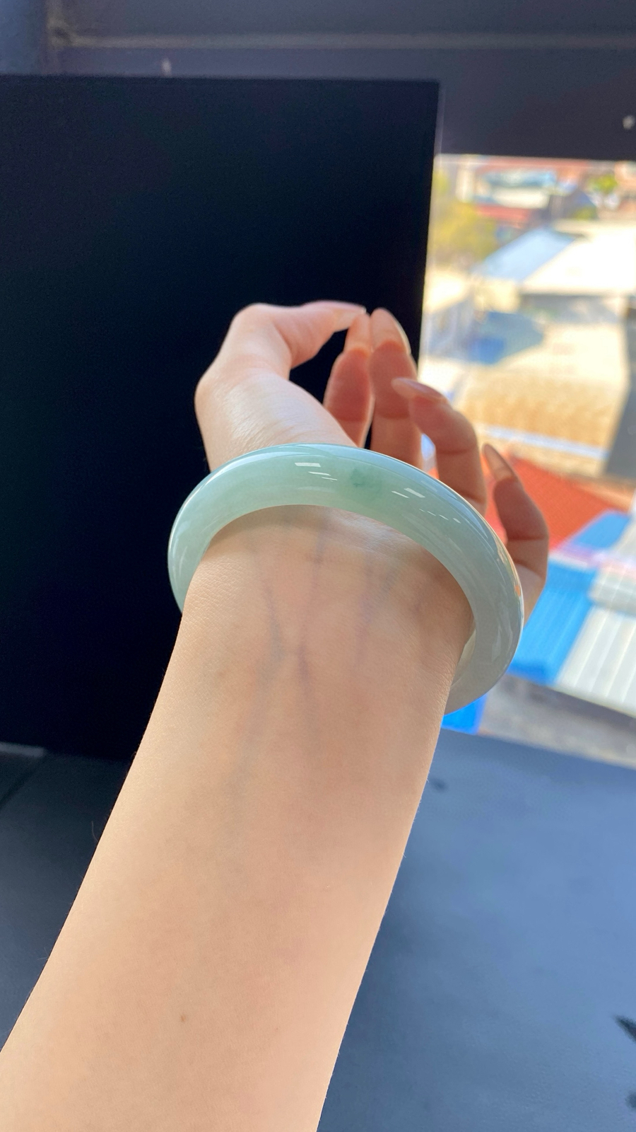 【晴底飘花手镯】
尺寸：57.2-12.6-8
编号：0311Q-1