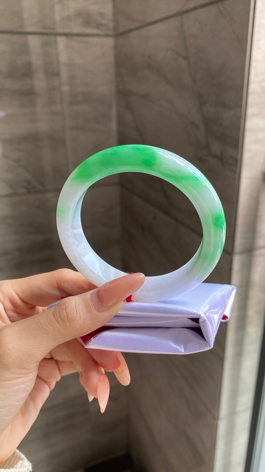 【白底青绿花手镯】
尺寸：56.7-12.6-8.8
编号：0310J-5