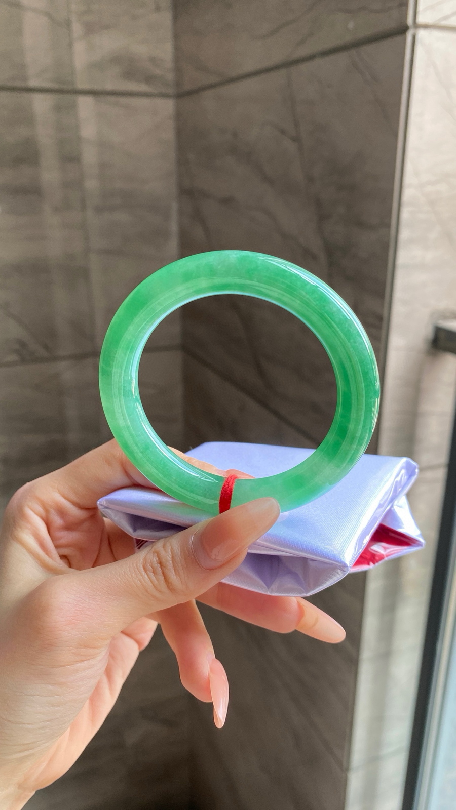 【满绿圆条手镯】
尺寸：53.1-10-10
编号：0310J-1