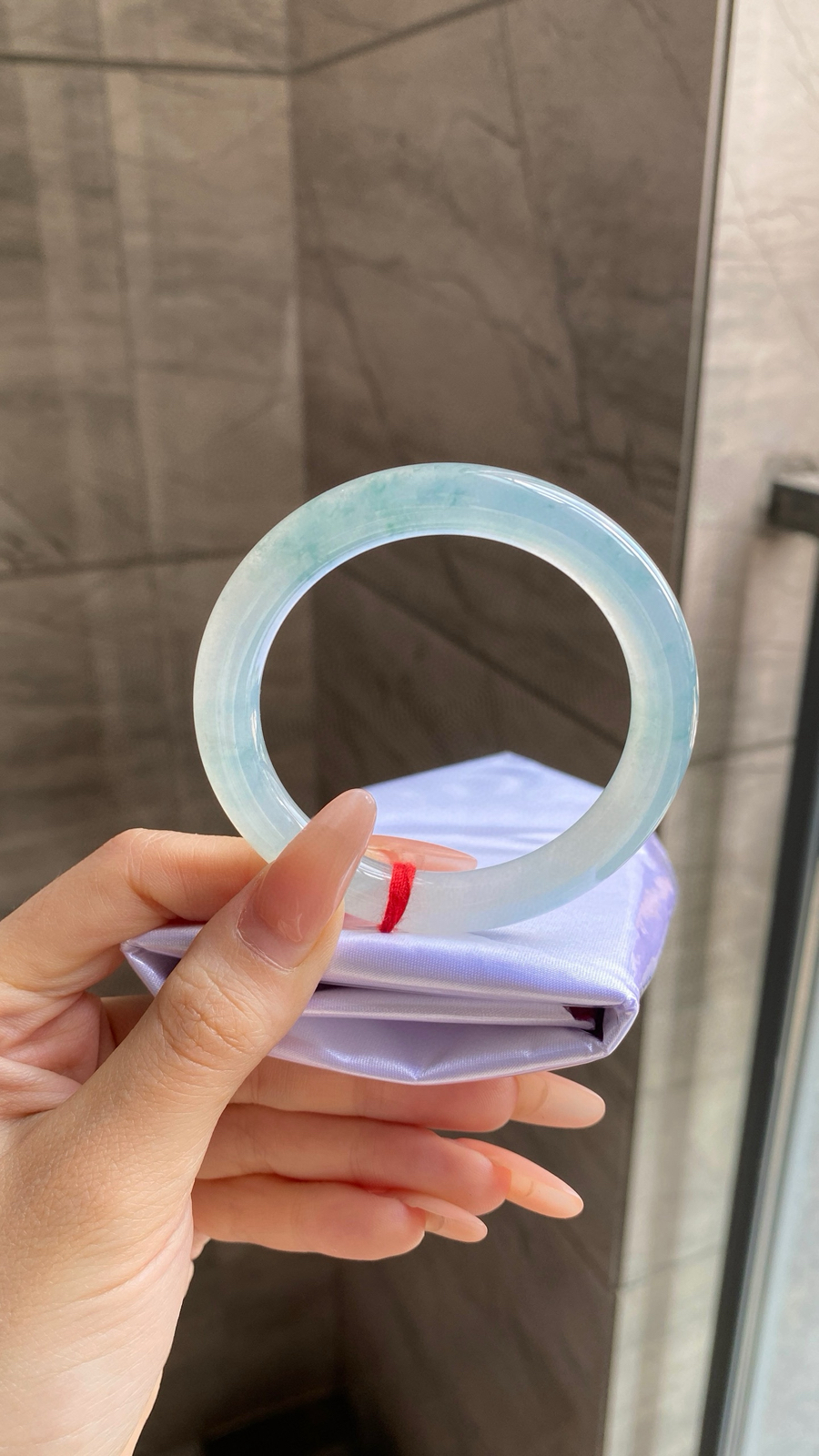 【白冰蓝花圆条手镯】
尺寸：52.7-9.1-9.1
编号：0310J-4