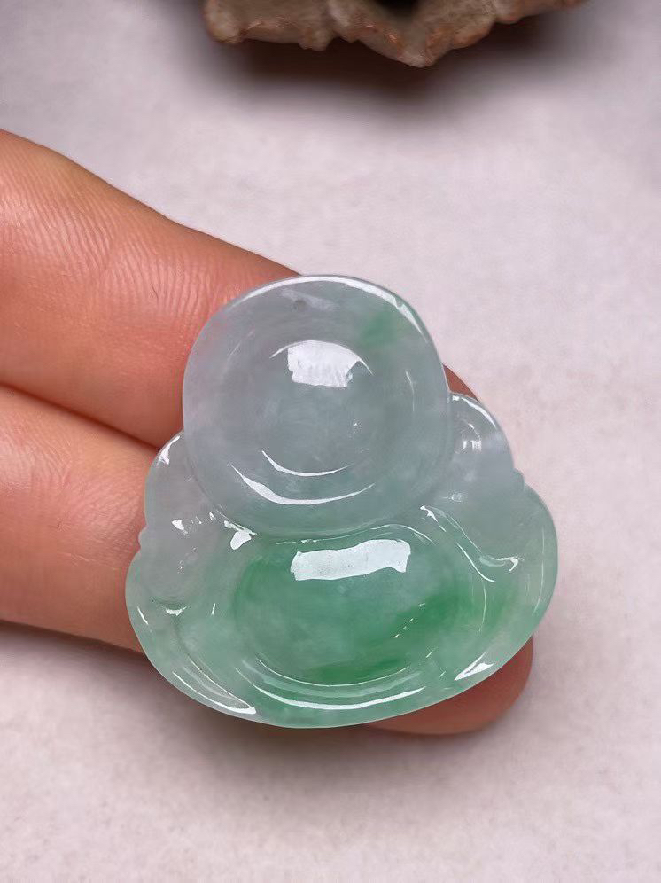 冰糯种飘绿【佛公】吊坠，种水好、玉质细腻 ，卖相好.