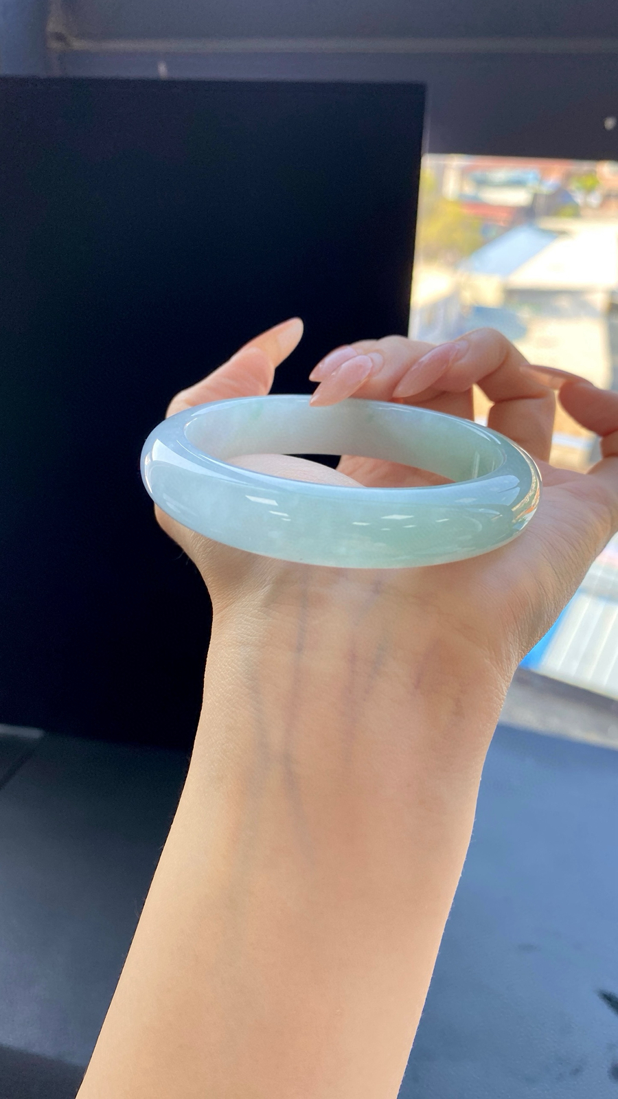 【晴底飘花手镯】
尺寸：57.2-12.6-8
编号：0311Q-1