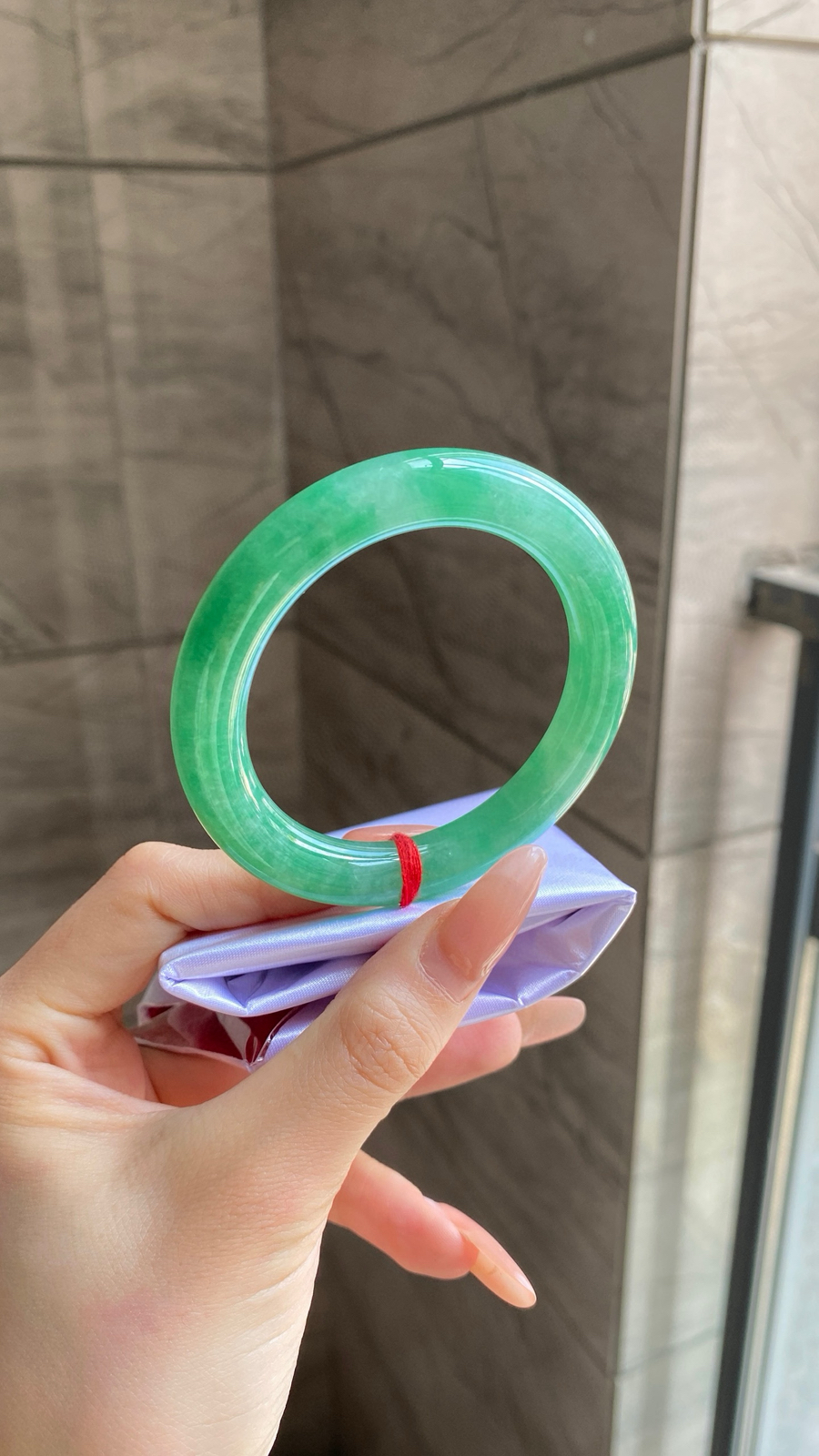 【满绿圆条手镯】
尺寸：53.1-10-10
编号：0310J-1