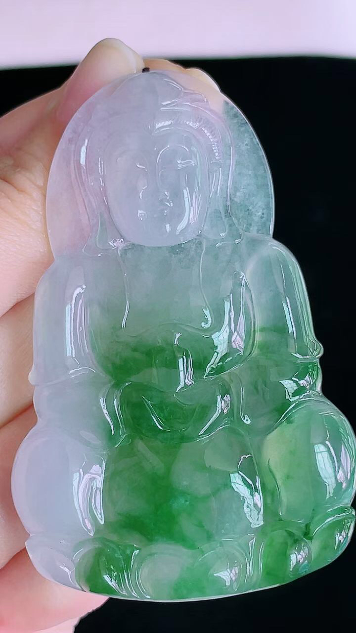【翡翠名称】老坑种冰飘绿花大观音挂件
【翡翠尺寸】68.9/44.2/5.8mm
【翡翠描述】宝贝种老水足，玉质细腻，色泽靓丽，性价比高，佩戴效果好！
【其它赠送】权威证书/精美挂绳盒子/支持全国复检