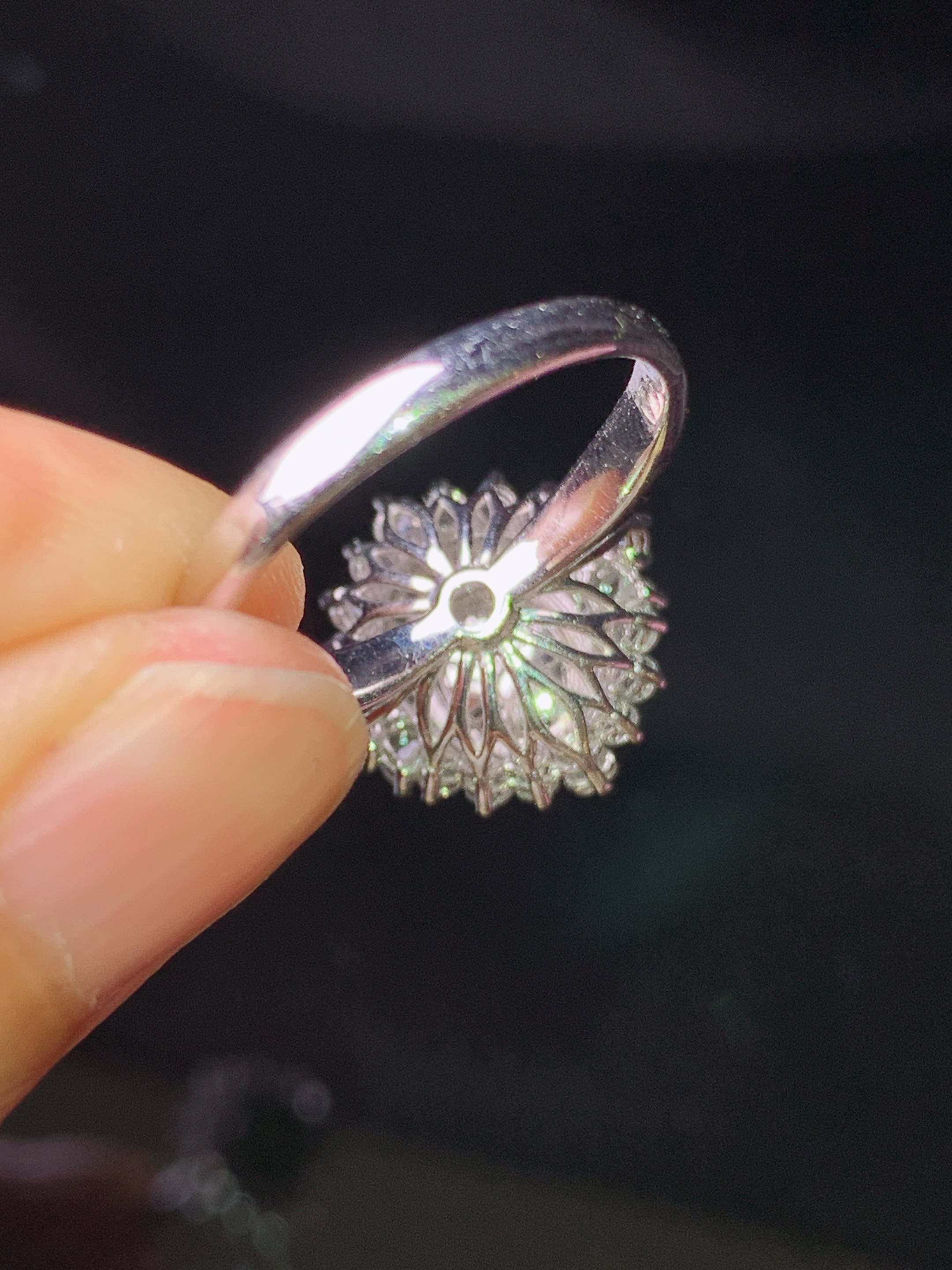 18k金钻镶嵌满绿蛋面戒指 玉质细腻 色泽艳丽清新 水润亮眼 圈口14 整体尺寸14.5*10.8t1