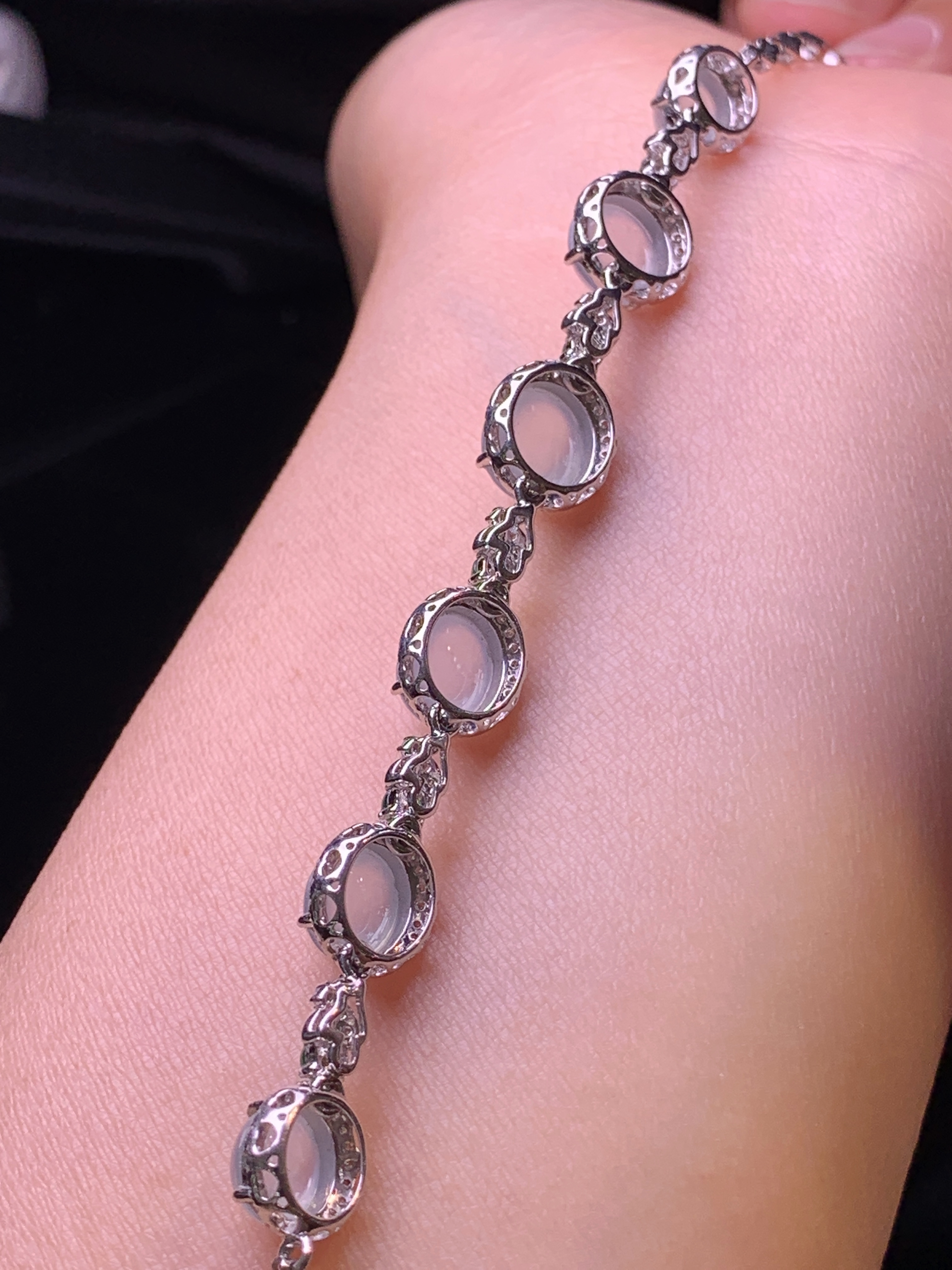 18k金钻镶嵌冰种蛋面手链 玉质细腻 色泽艳丽清新 水润亮眼 整体尺寸85*9*6.8t1