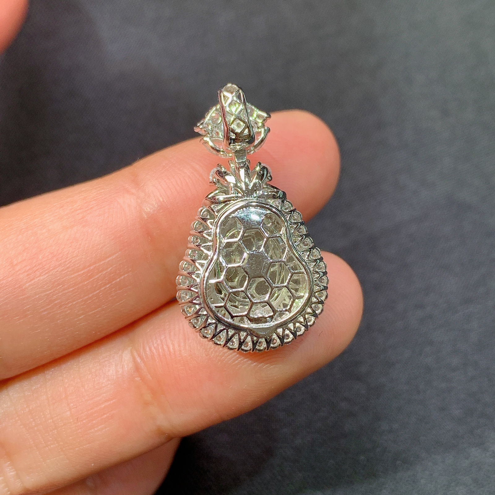 冰阳绿葫芦吊坠，18k金镶嵌，冰润色阳，玉质细腻，种水足，Yh1 尺寸25.3*14.3*9.8