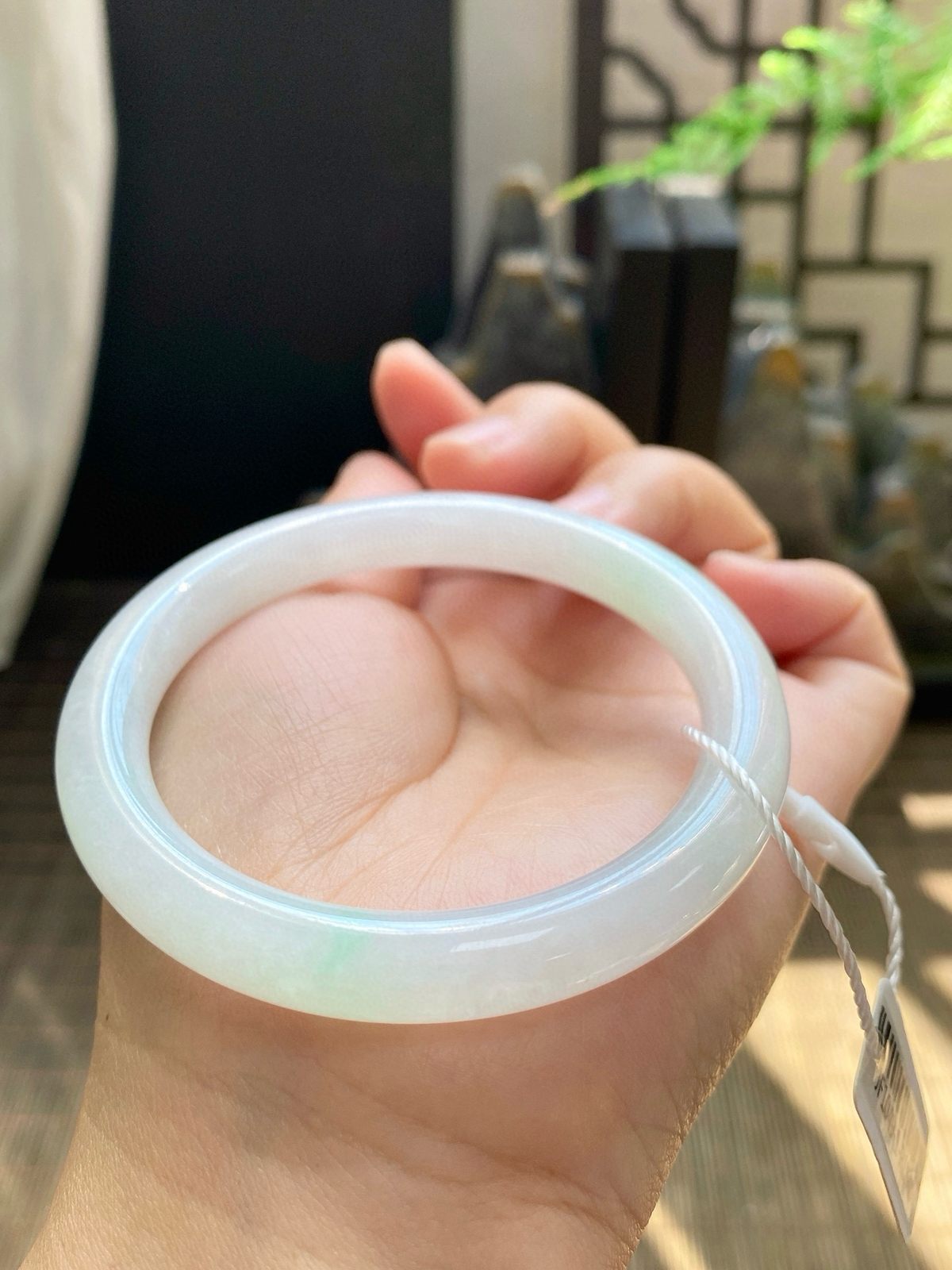 【白底青圆条手镯】
【尺寸】55-8-8