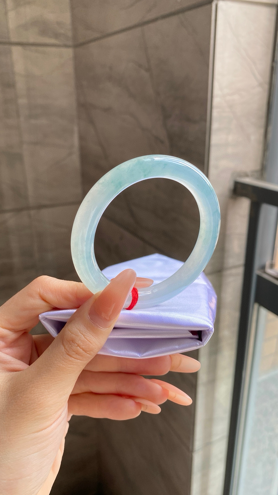 【白冰蓝花圆条手镯】
尺寸：52.7-9.1-9.1
编号：0310J-4